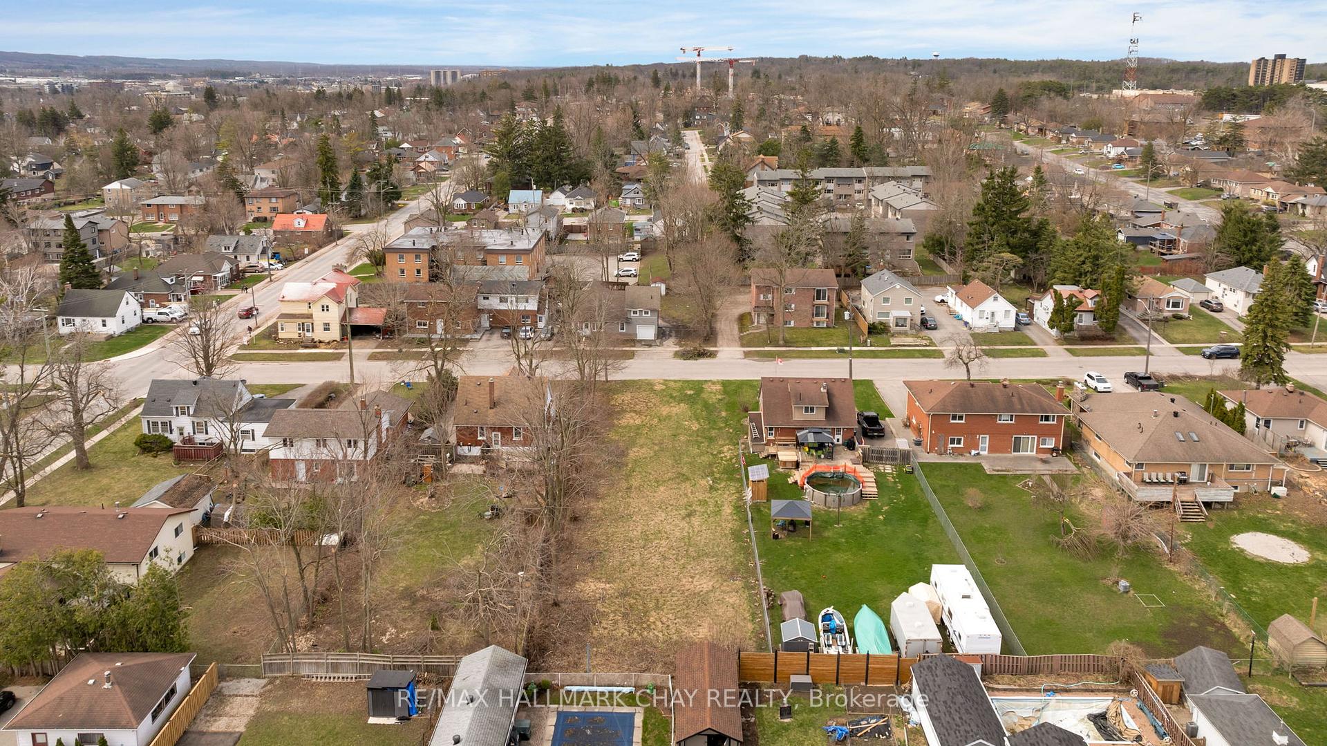 Photo 3 of 147 Peel Street, Barrie, Wellington — HOMEH