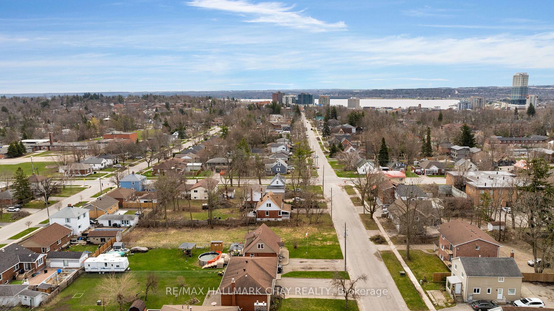 Photo 9 of 147 Peel Street, Barrie, Wellington — HOMEH