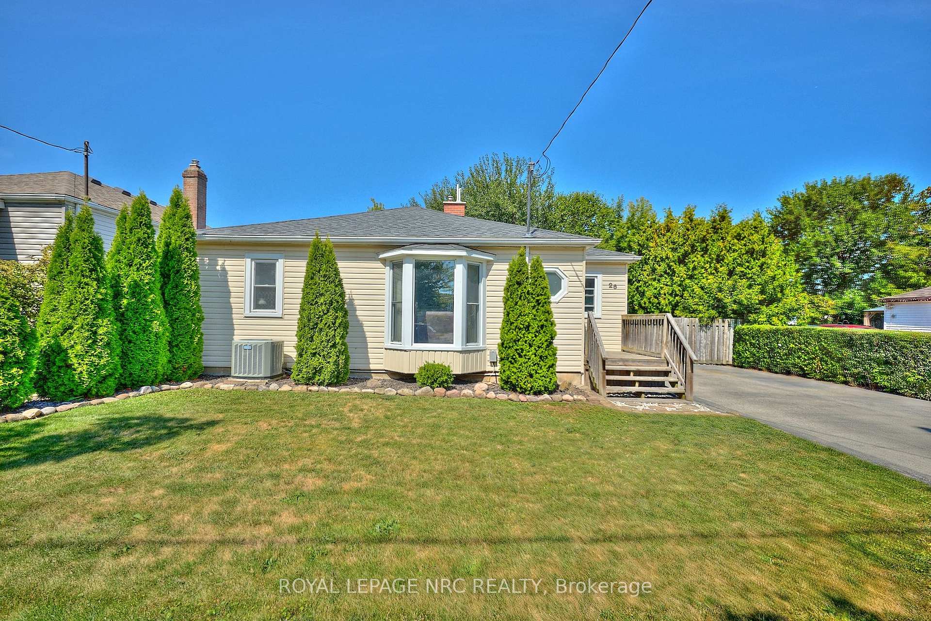 Photo 1 of 26 Barton Street, St. Catharines, Grapeview — HOMEH