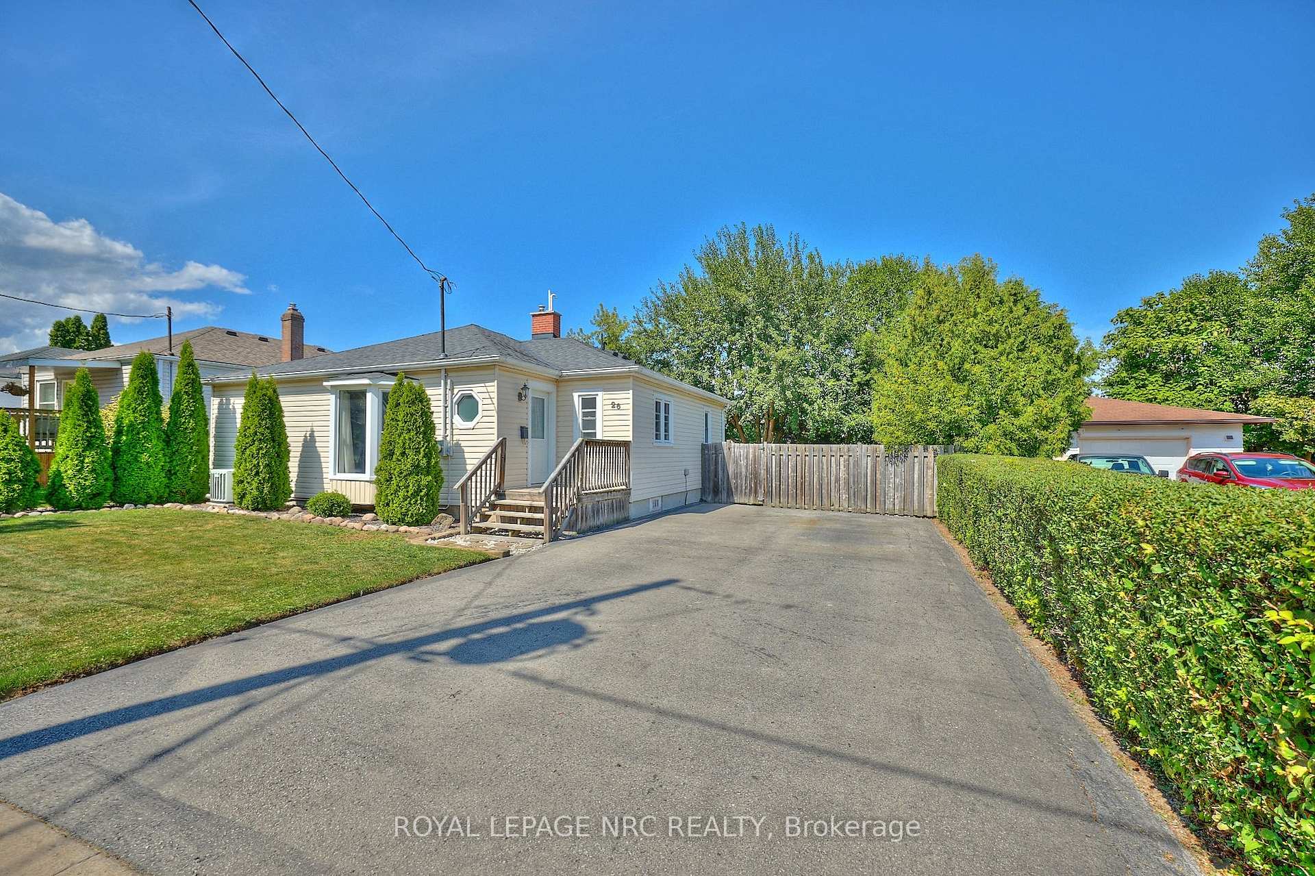Photo 2 of 26 Barton Street, St. Catharines, Grapeview — HOMEH