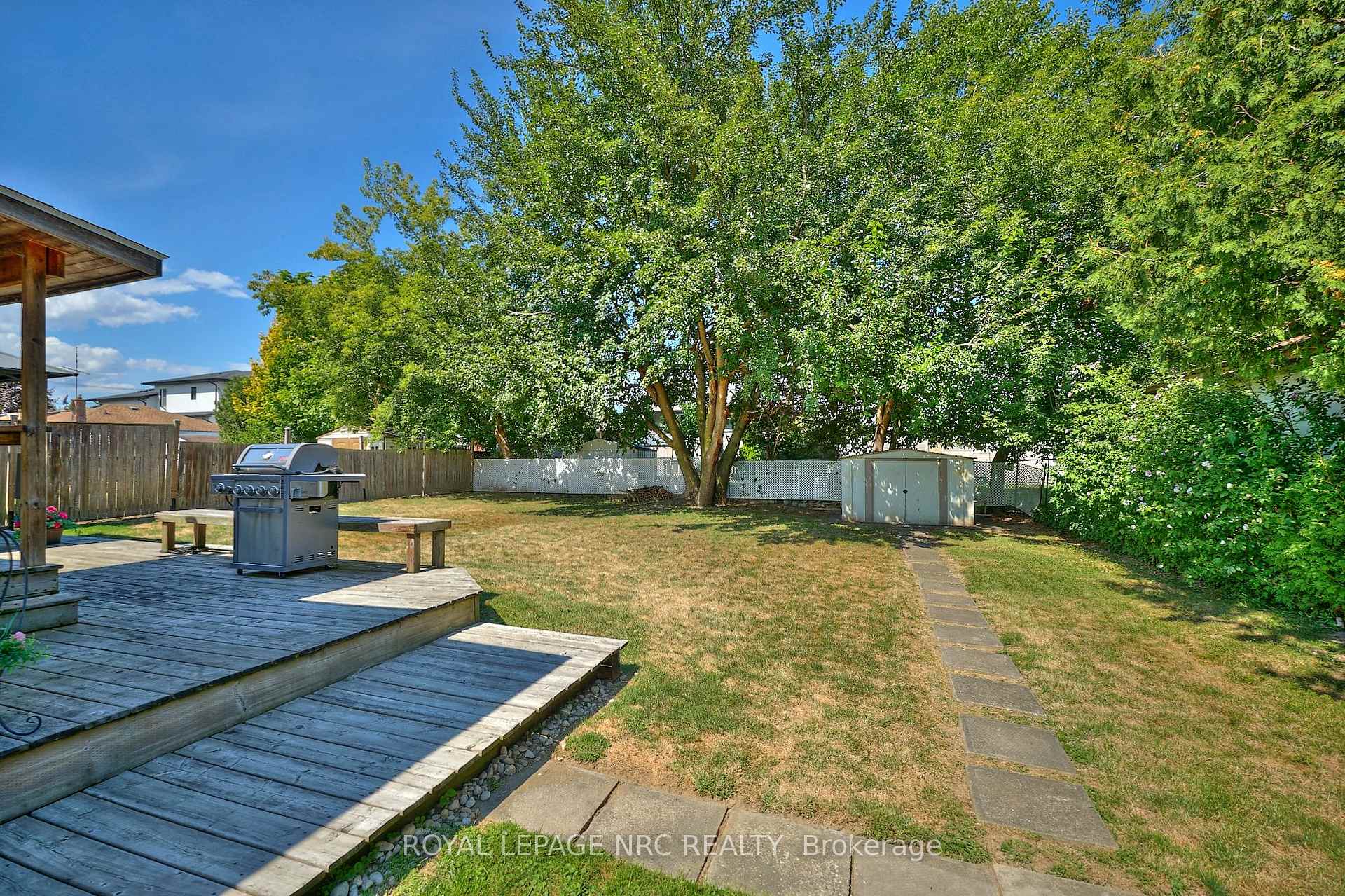 Photo 4 of 26 Barton Street, St. Catharines, Grapeview — HOMEH