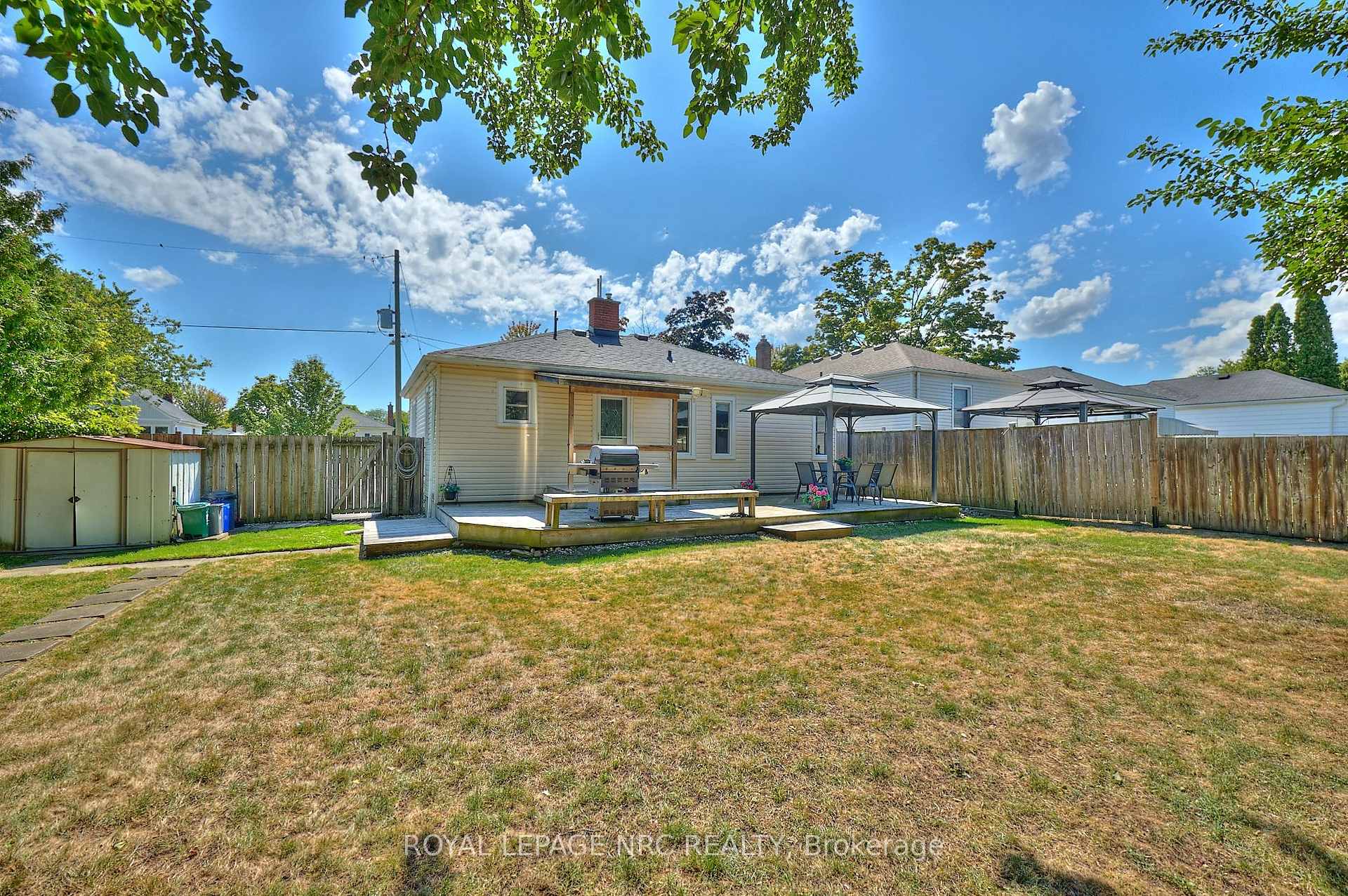 Photo 5 of 26 Barton Street, St. Catharines, Grapeview — HOMEH
