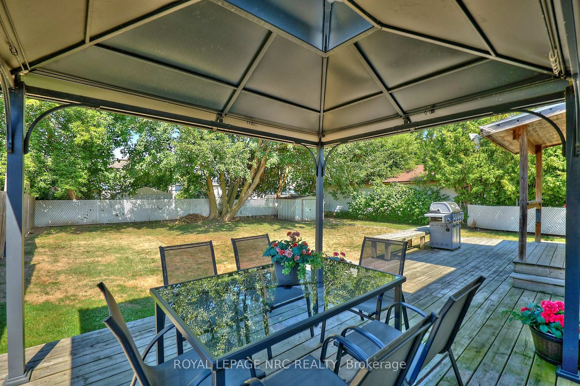 Photo 8 of 26 Barton Street, St. Catharines, Grapeview — HOMEH