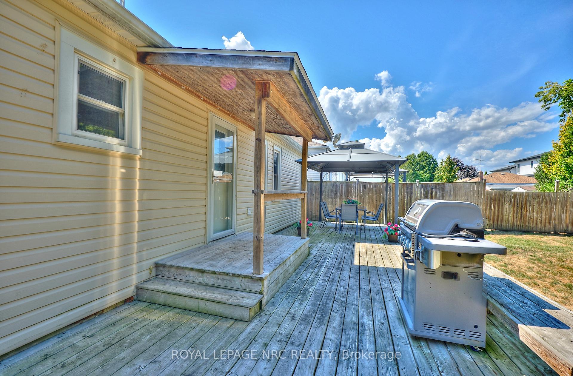 Photo 9 of 26 Barton Street, St. Catharines, Grapeview — HOMEH