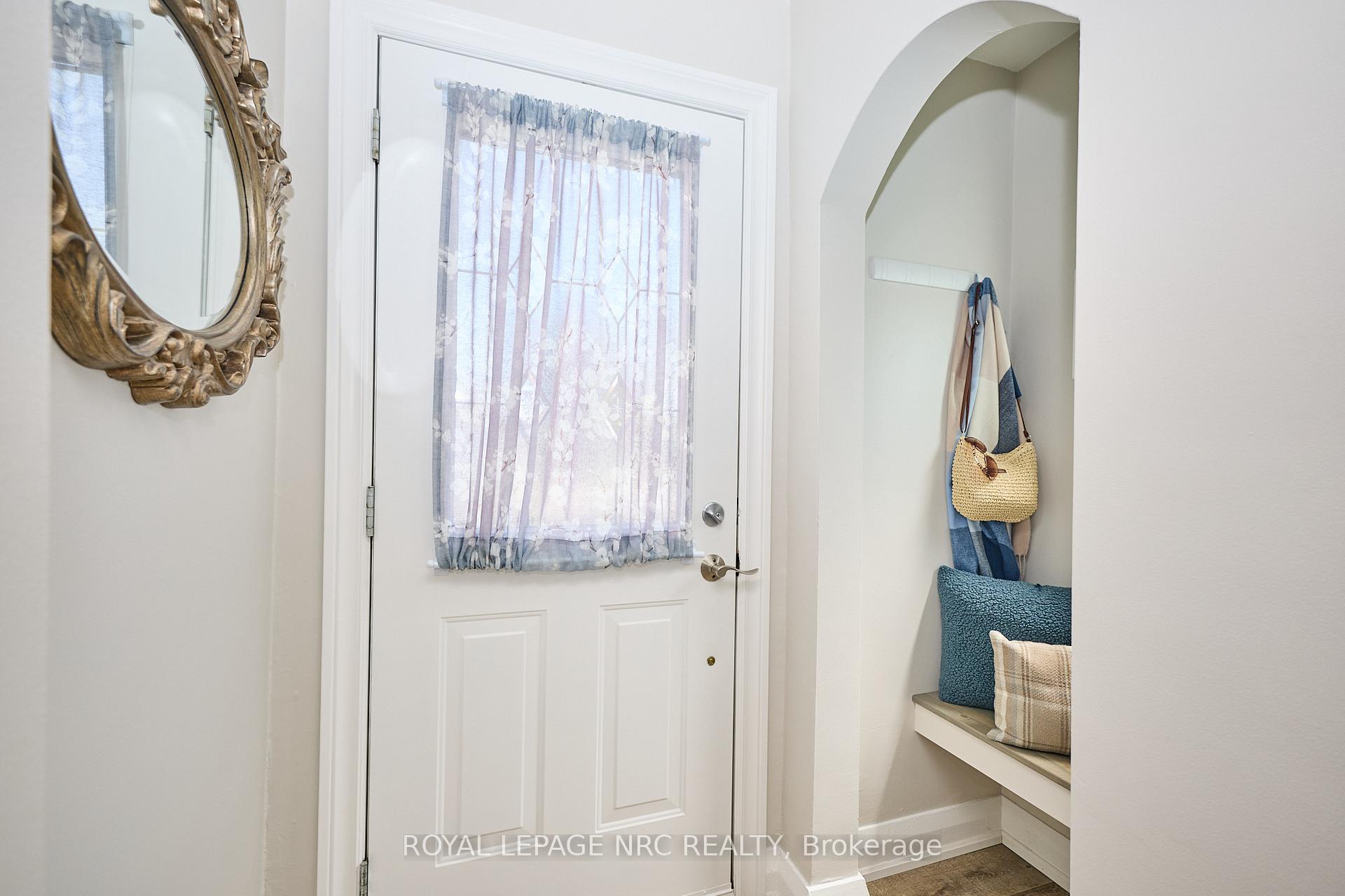 Photo 11 of 26 Barton Street, St. Catharines, Grapeview — HOMEH