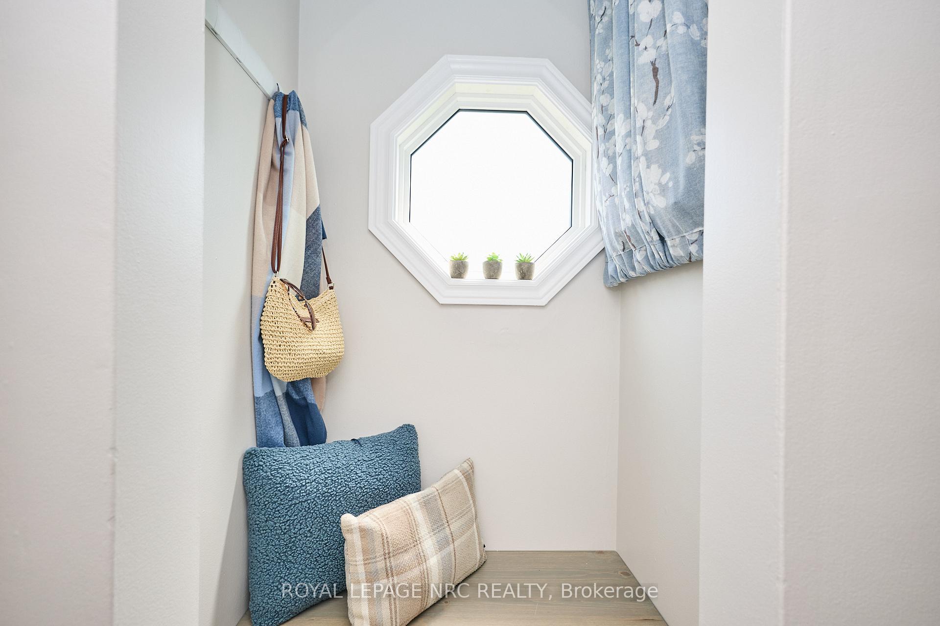 Photo 12 of 26 Barton Street, St. Catharines, Grapeview — HOMEH