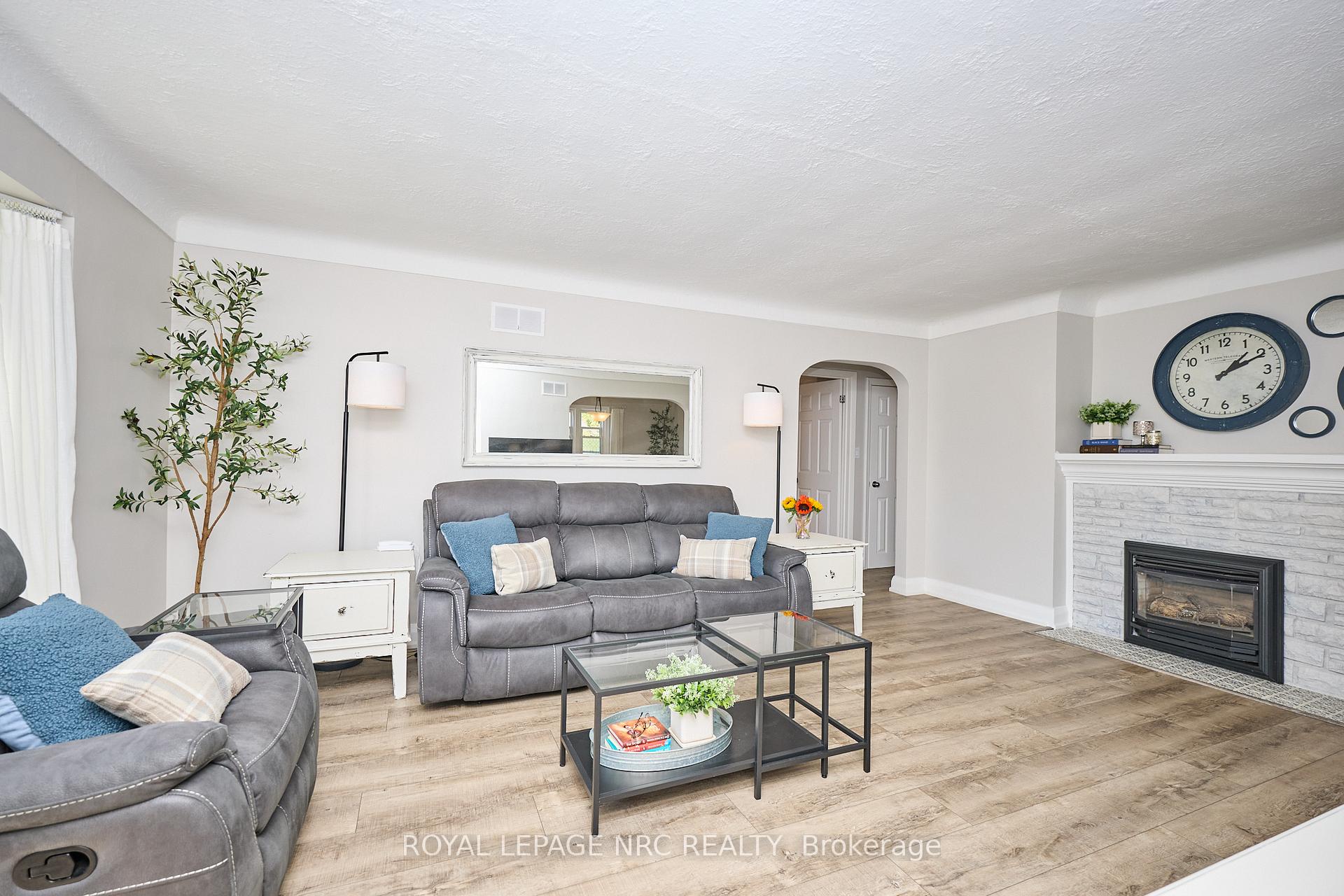 Photo 13 of 26 Barton Street, St. Catharines, Grapeview — HOMEH