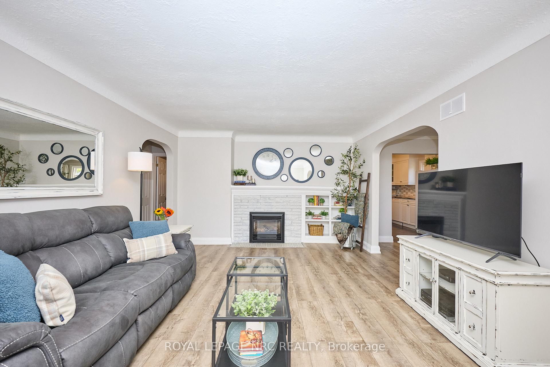 Photo 14 of 26 Barton Street, St. Catharines, Grapeview — HOMEH