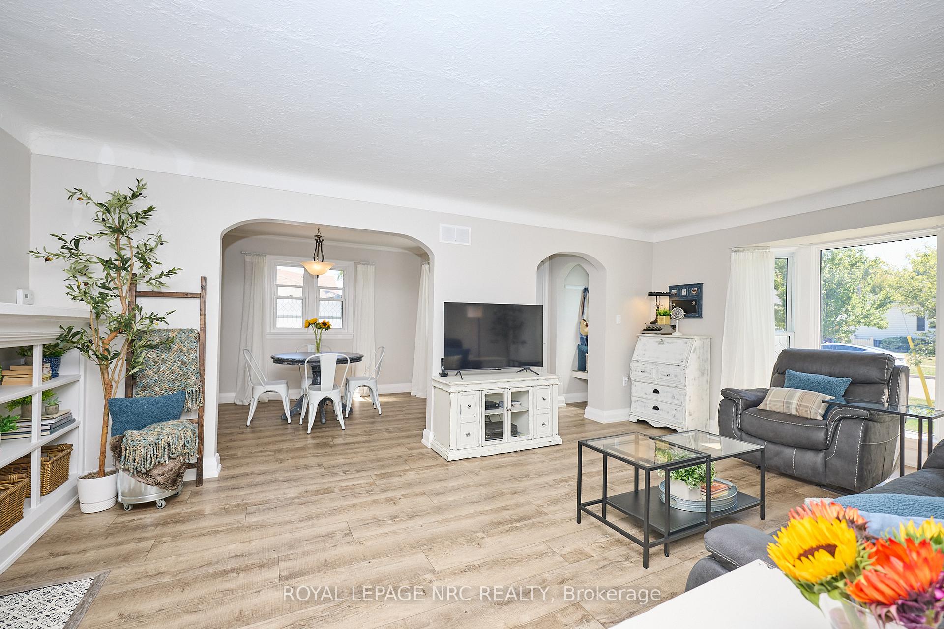 Photo 16 of 26 Barton Street, St. Catharines, Grapeview — HOMEH