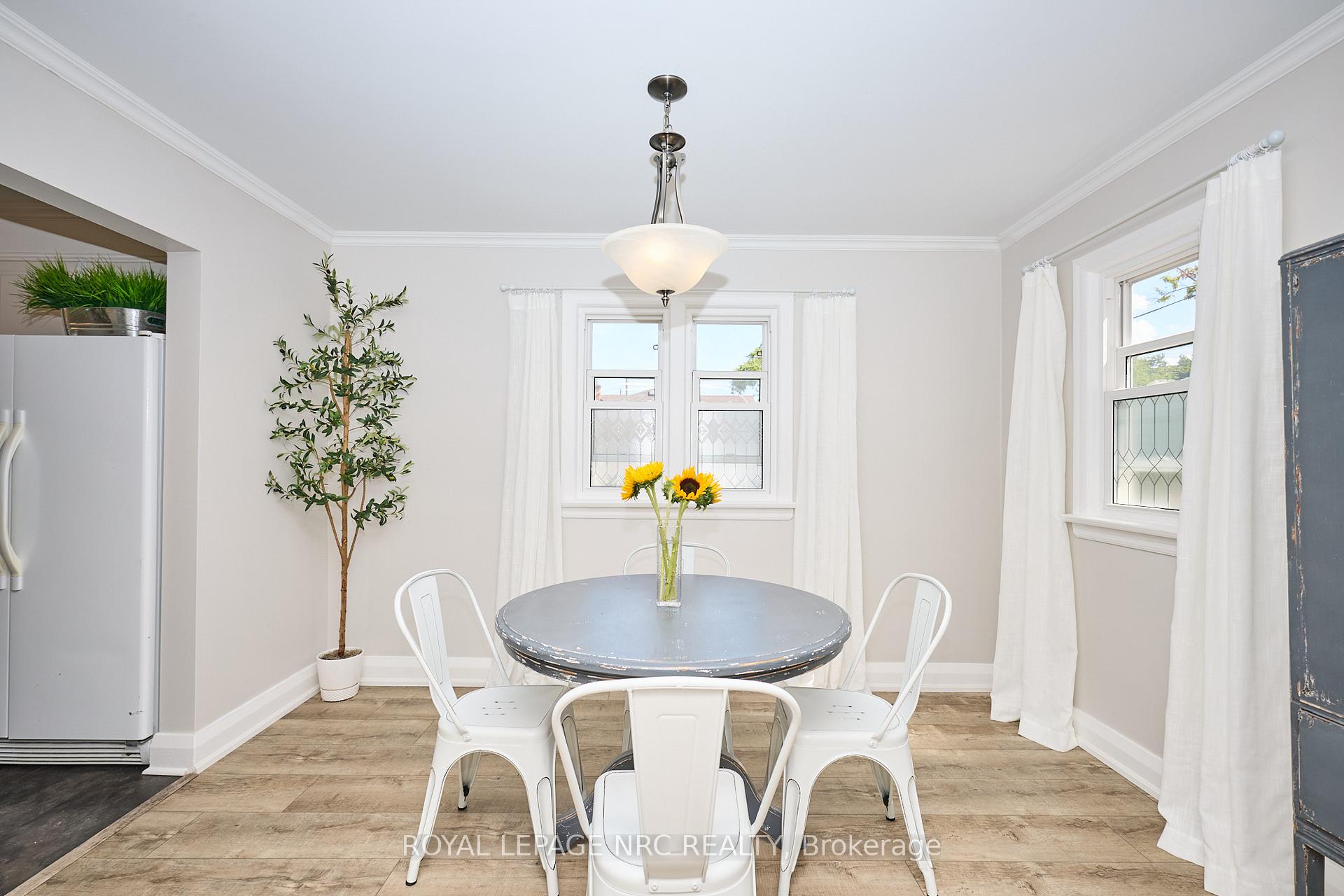 Photo 17 of 26 Barton Street, St. Catharines, Grapeview — HOMEH