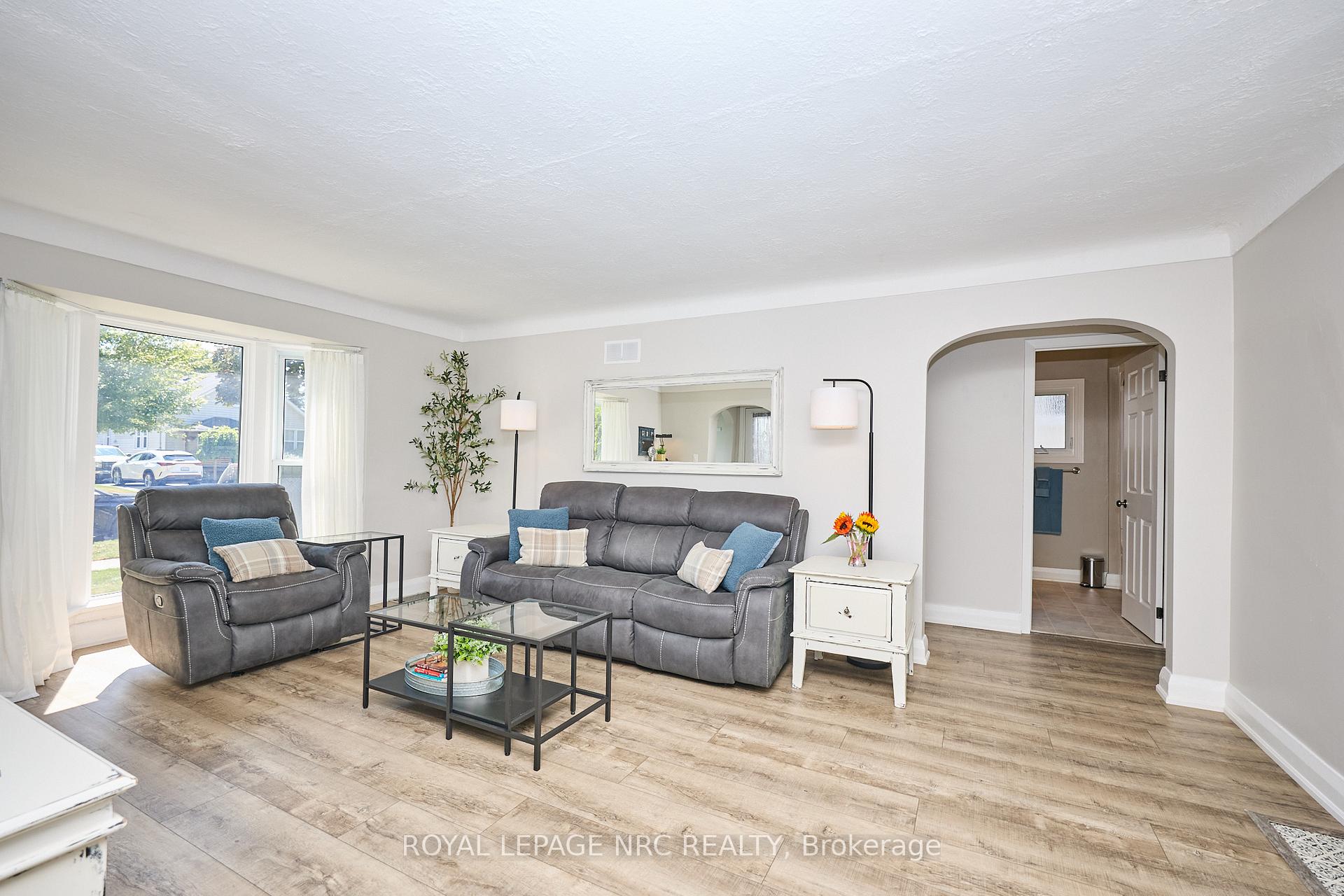 Photo 18 of 26 Barton Street, St. Catharines, Grapeview — HOMEH