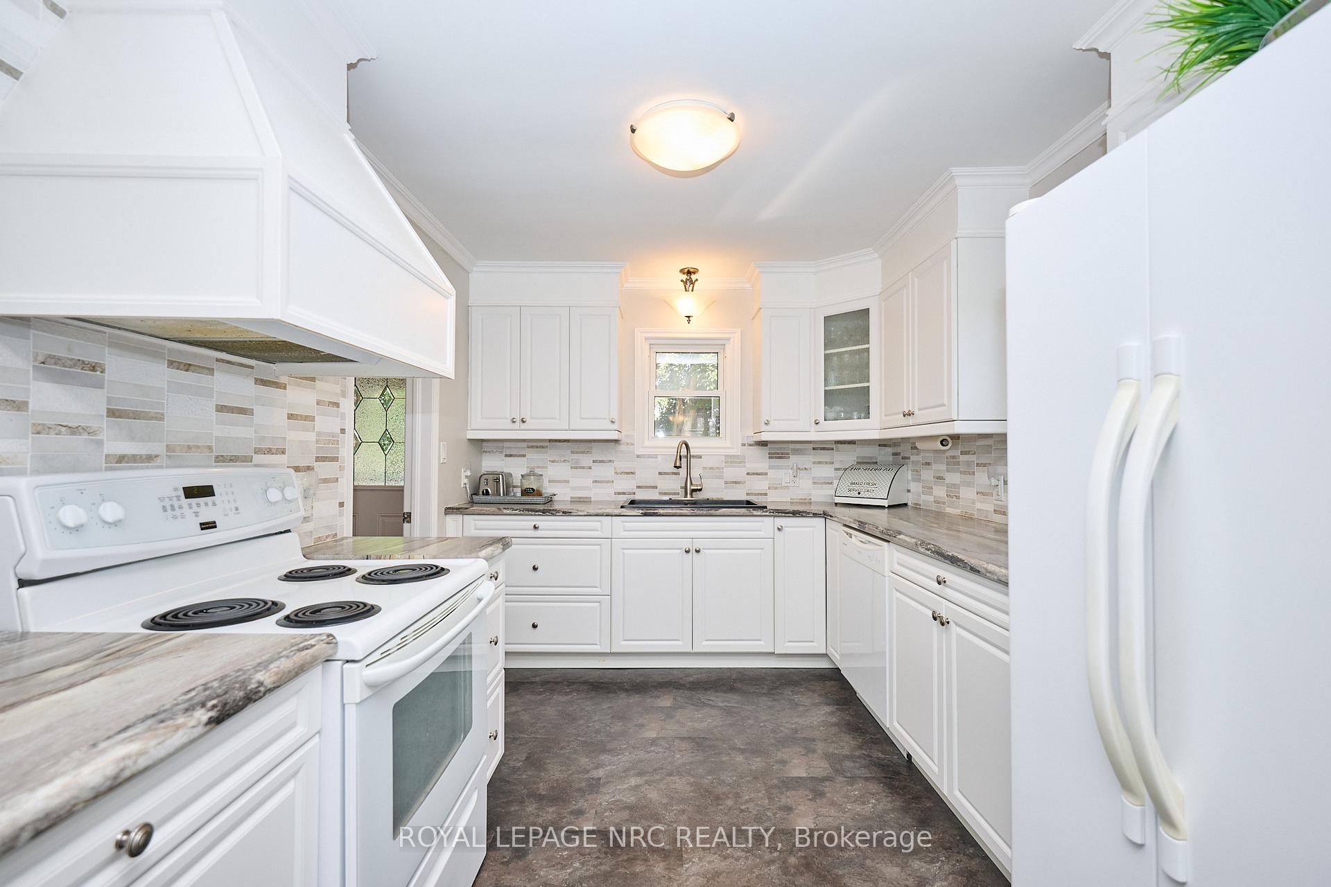 Photo 19 of 26 Barton Street, St. Catharines, Grapeview — HOMEH