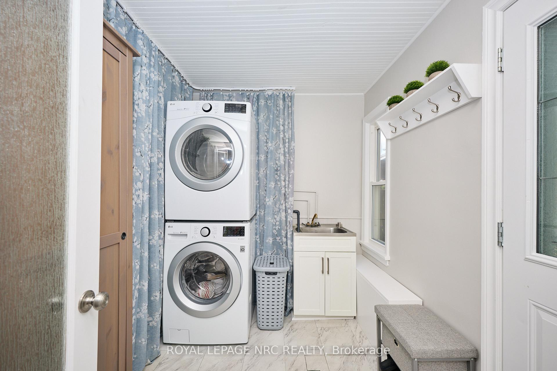 Photo 21 of 26 Barton Street, St. Catharines, Grapeview — HOMEH