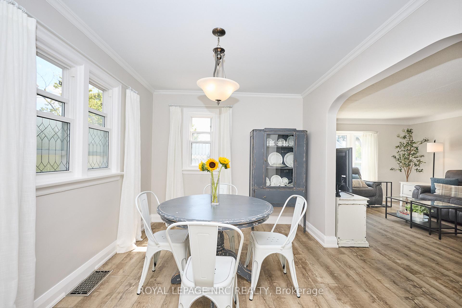 Photo 22 of 26 Barton Street, St. Catharines, Grapeview — HOMEH