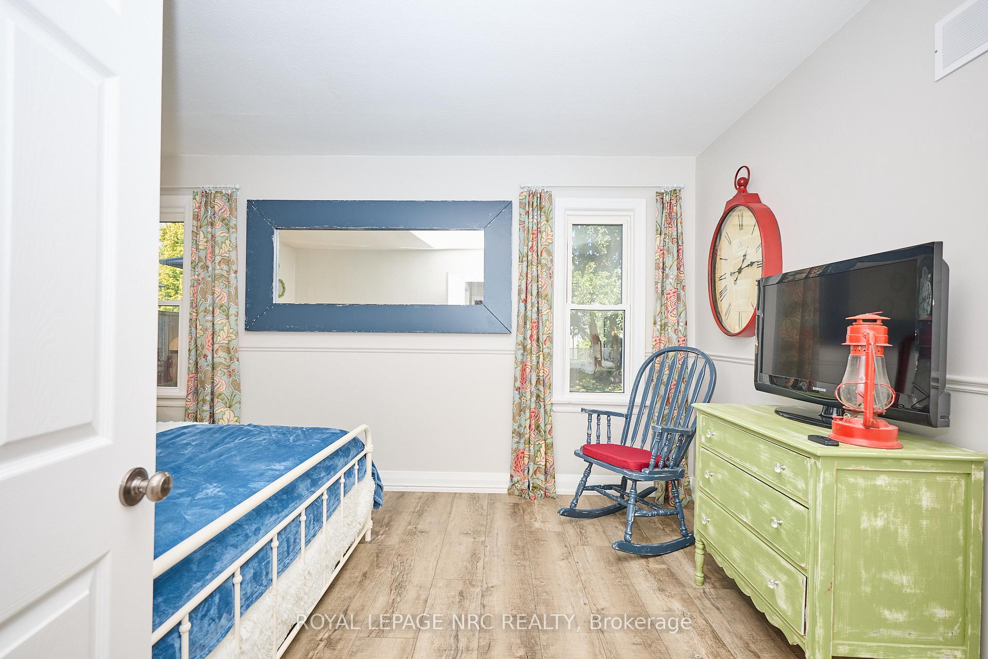 Photo 27 of 26 Barton Street, St. Catharines, Grapeview — HOMEH