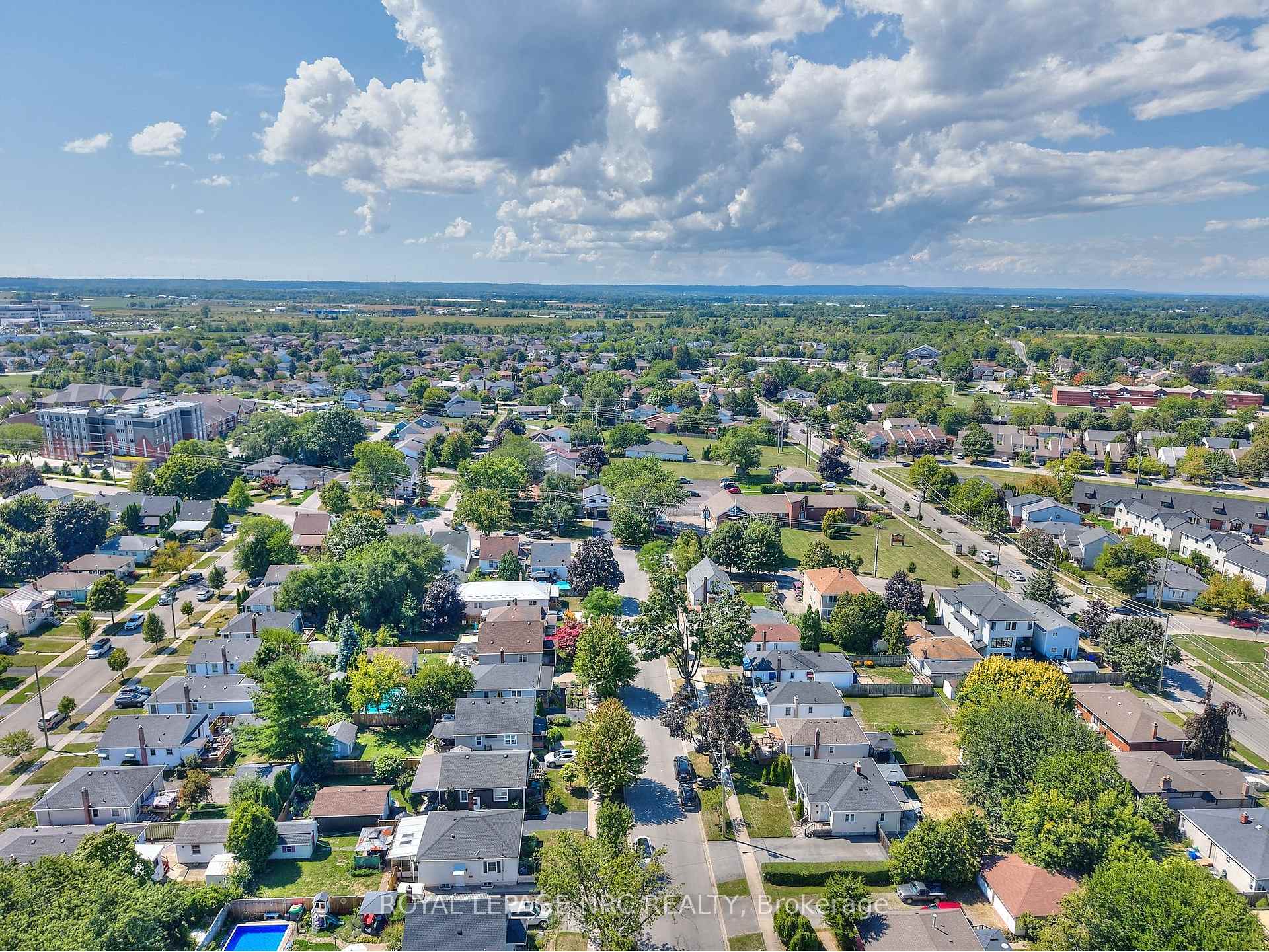 Photo 36 of 26 Barton Street, St. Catharines, Grapeview — HOMEH