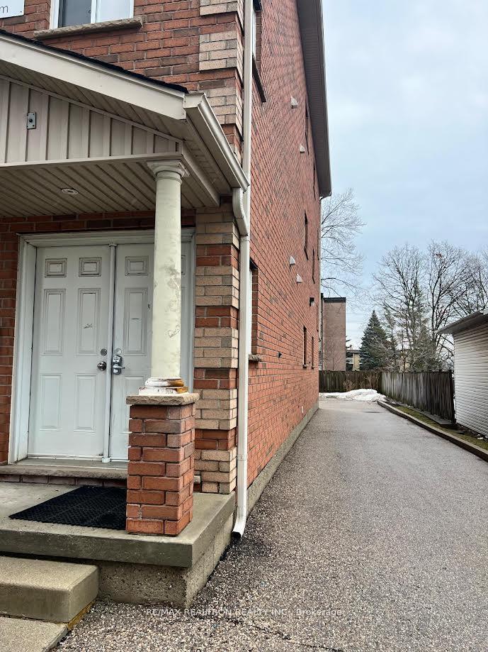 Photo 5 of 334 King Street N, Waterloo — HOMEH