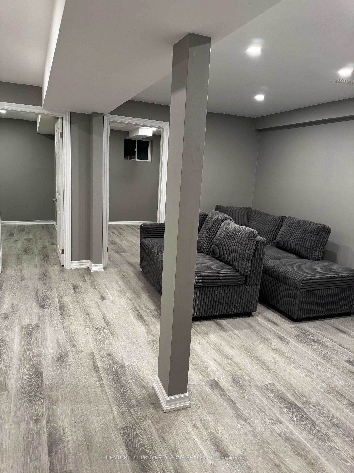 Photo 3 of 148 Skyharbour Drive, Brampton, Bram West — HOMEH