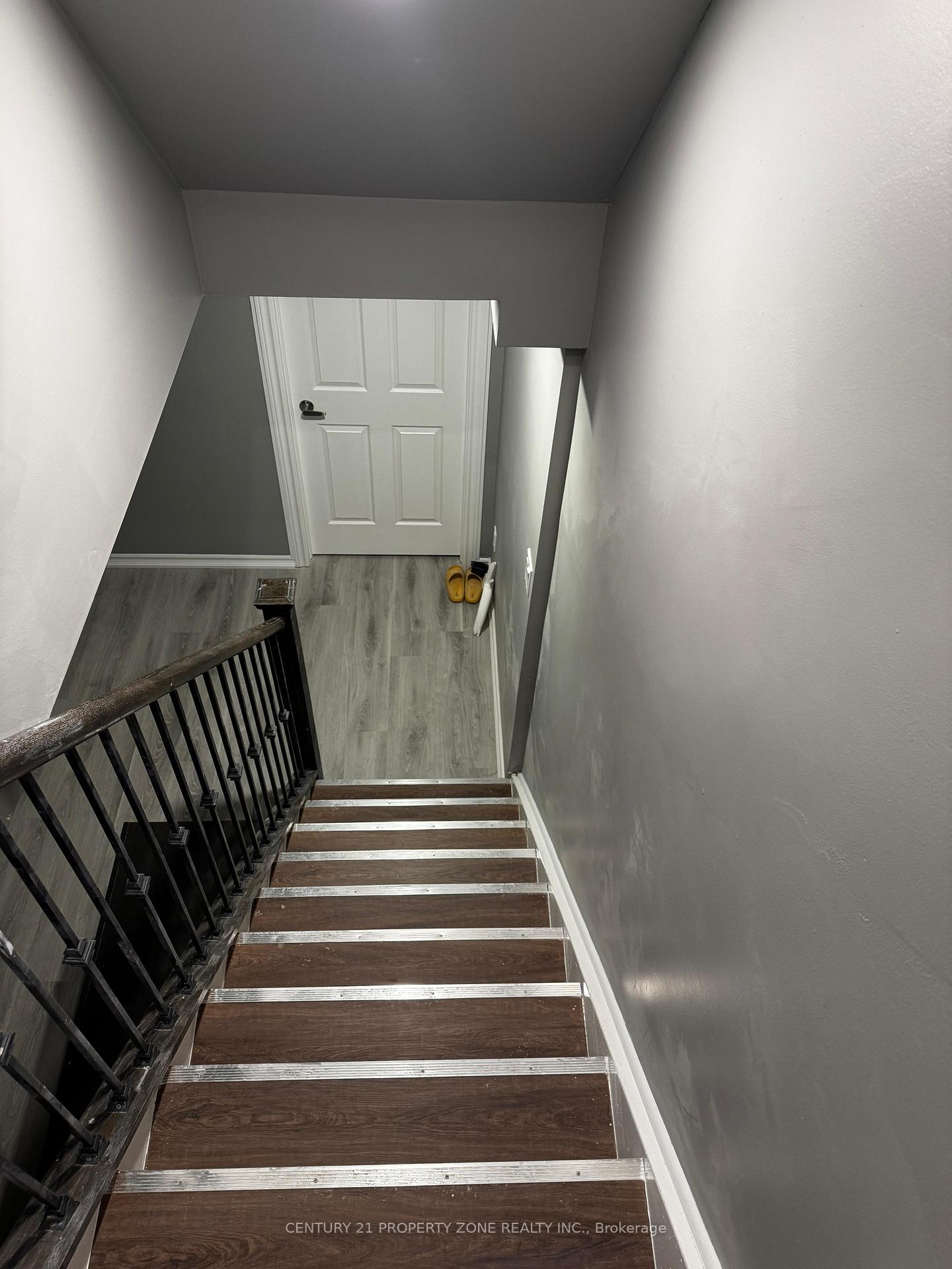 Photo 4 of 148 Skyharbour Drive, Brampton, Bram West — HOMEH