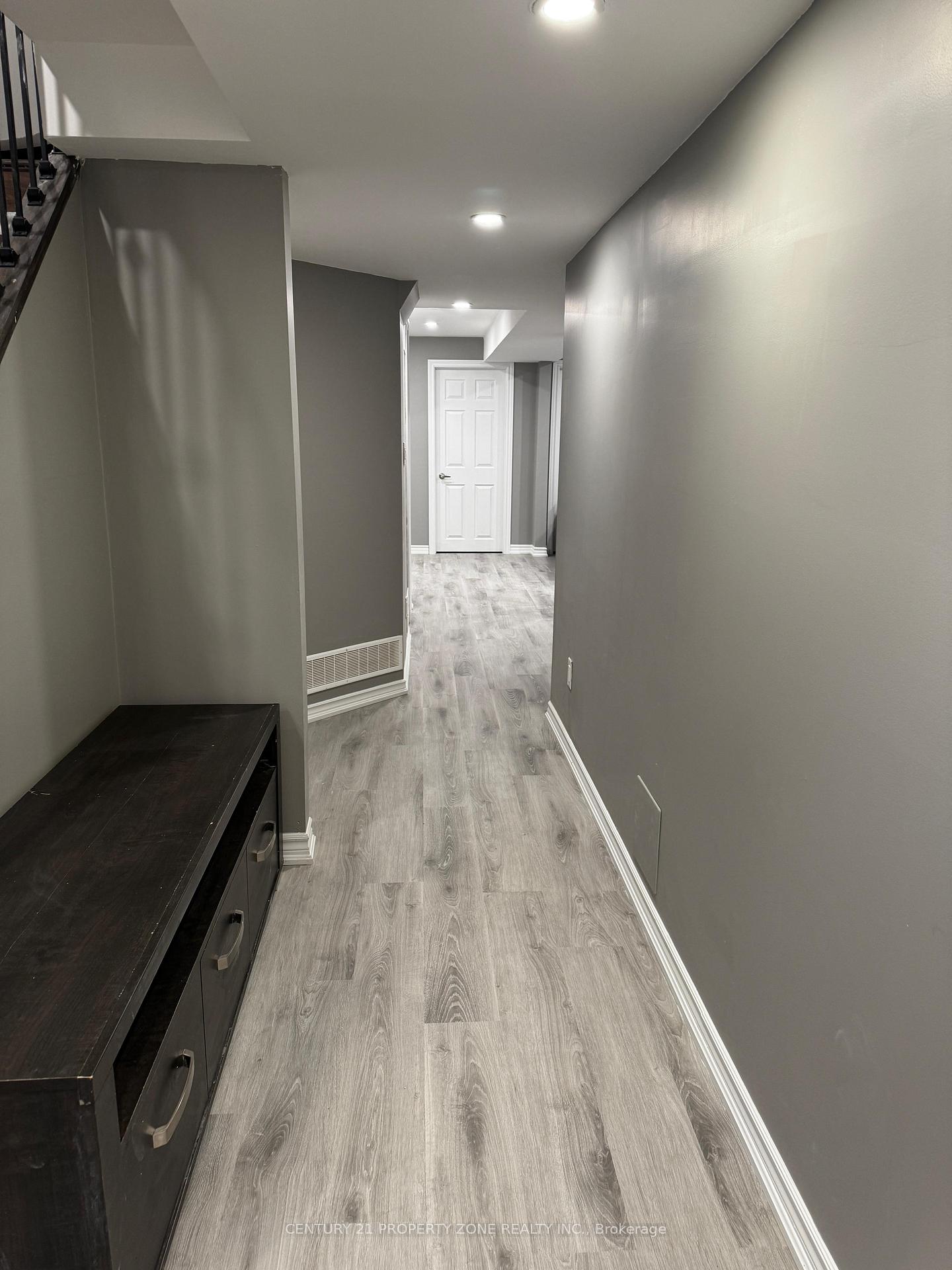 Photo 8 of 148 Skyharbour Drive, Brampton, Bram West — HOMEH