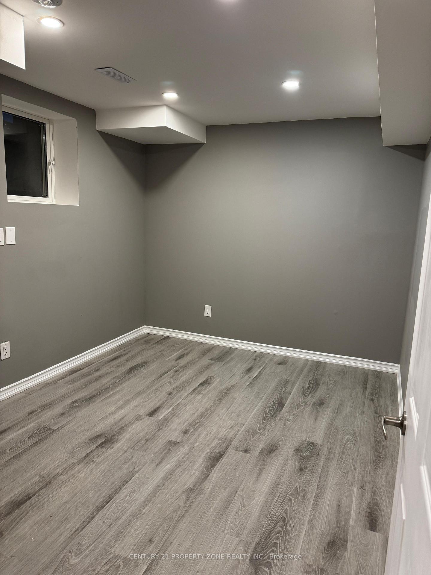 Photo 9 of 148 Skyharbour Drive, Brampton, Bram West — HOMEH