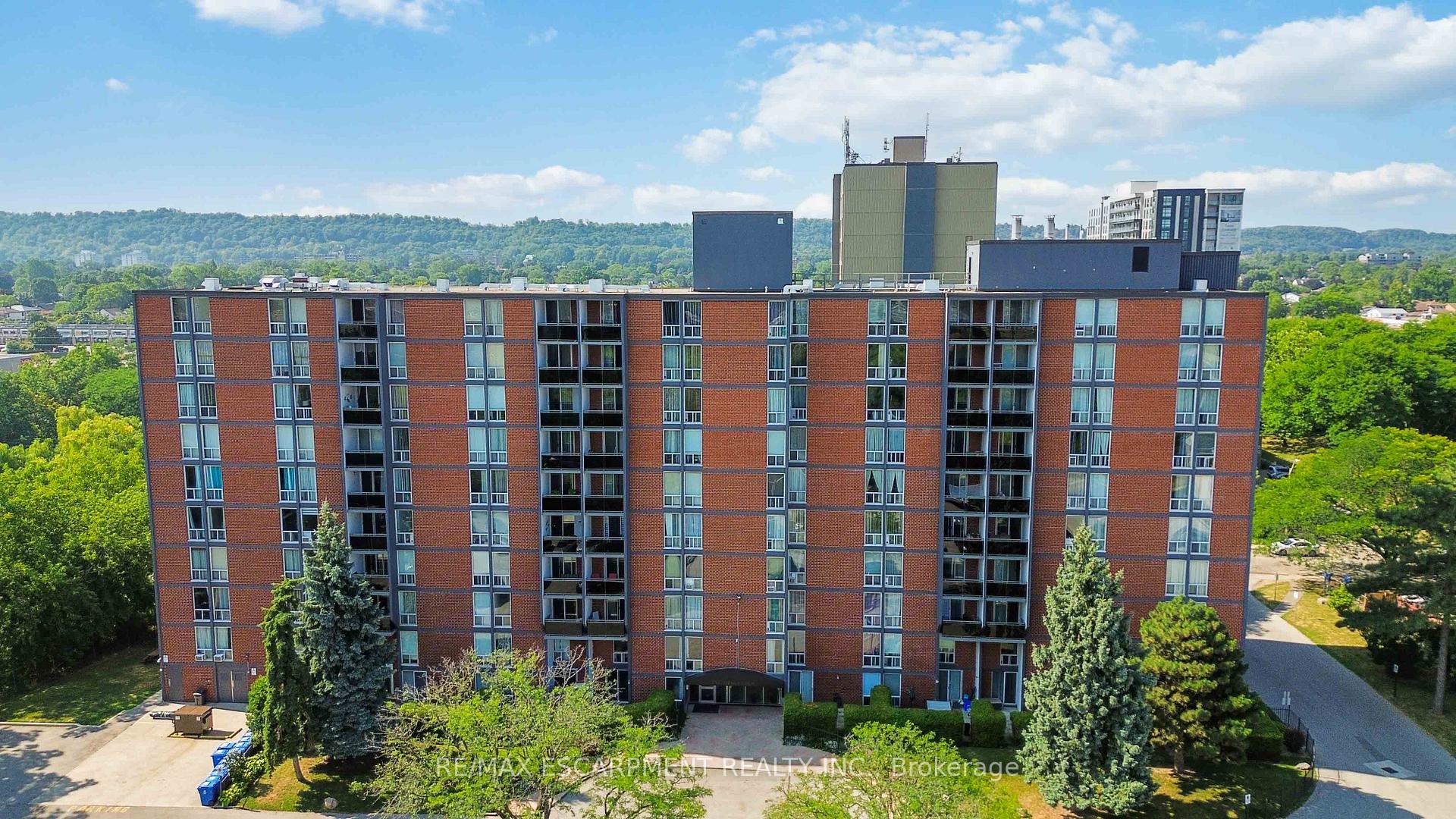 Front of Unit 1004, 75 Glenburn Court