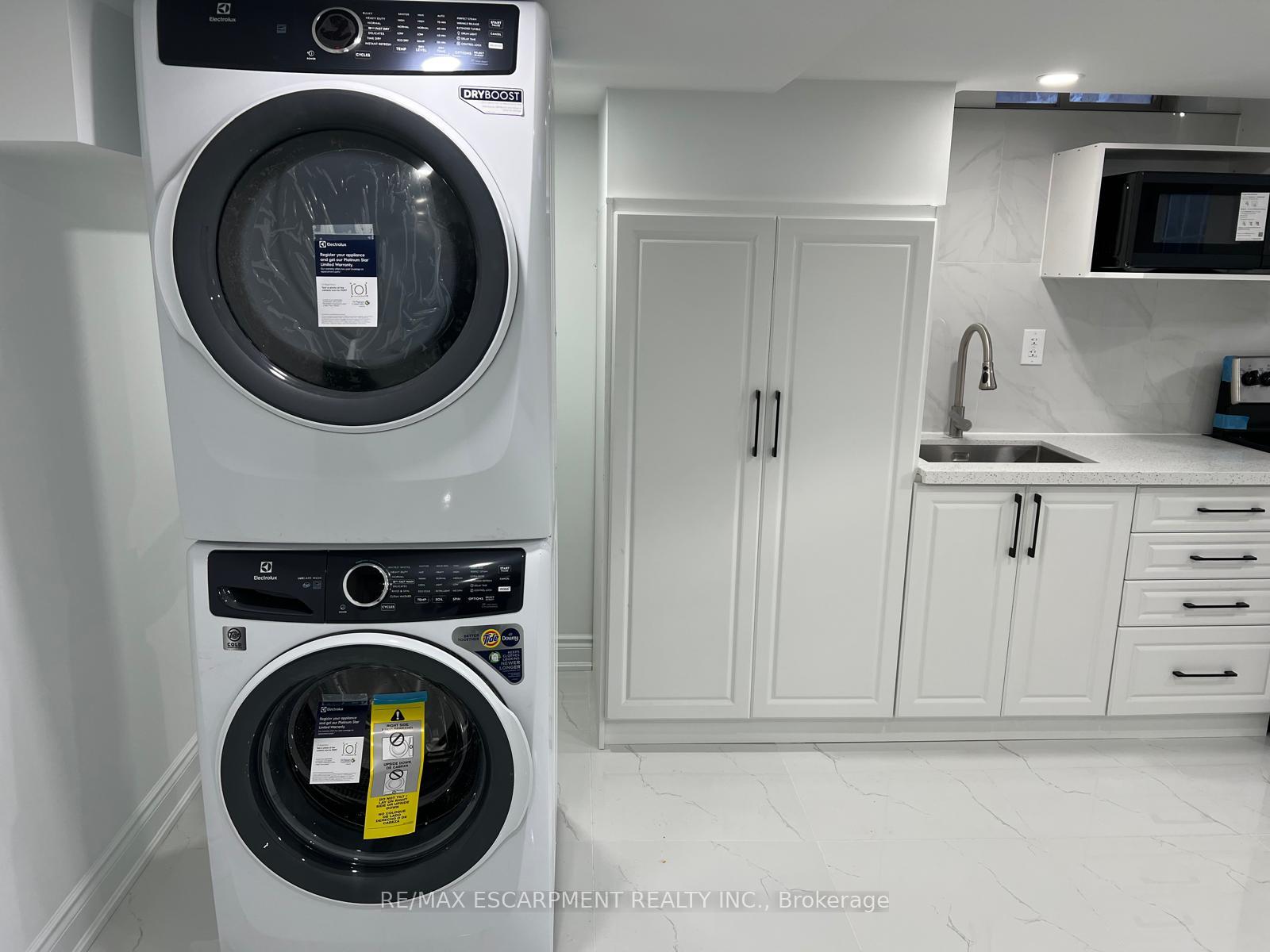 Front of Unit BASEMENT, 40 Pagebrook Crescent