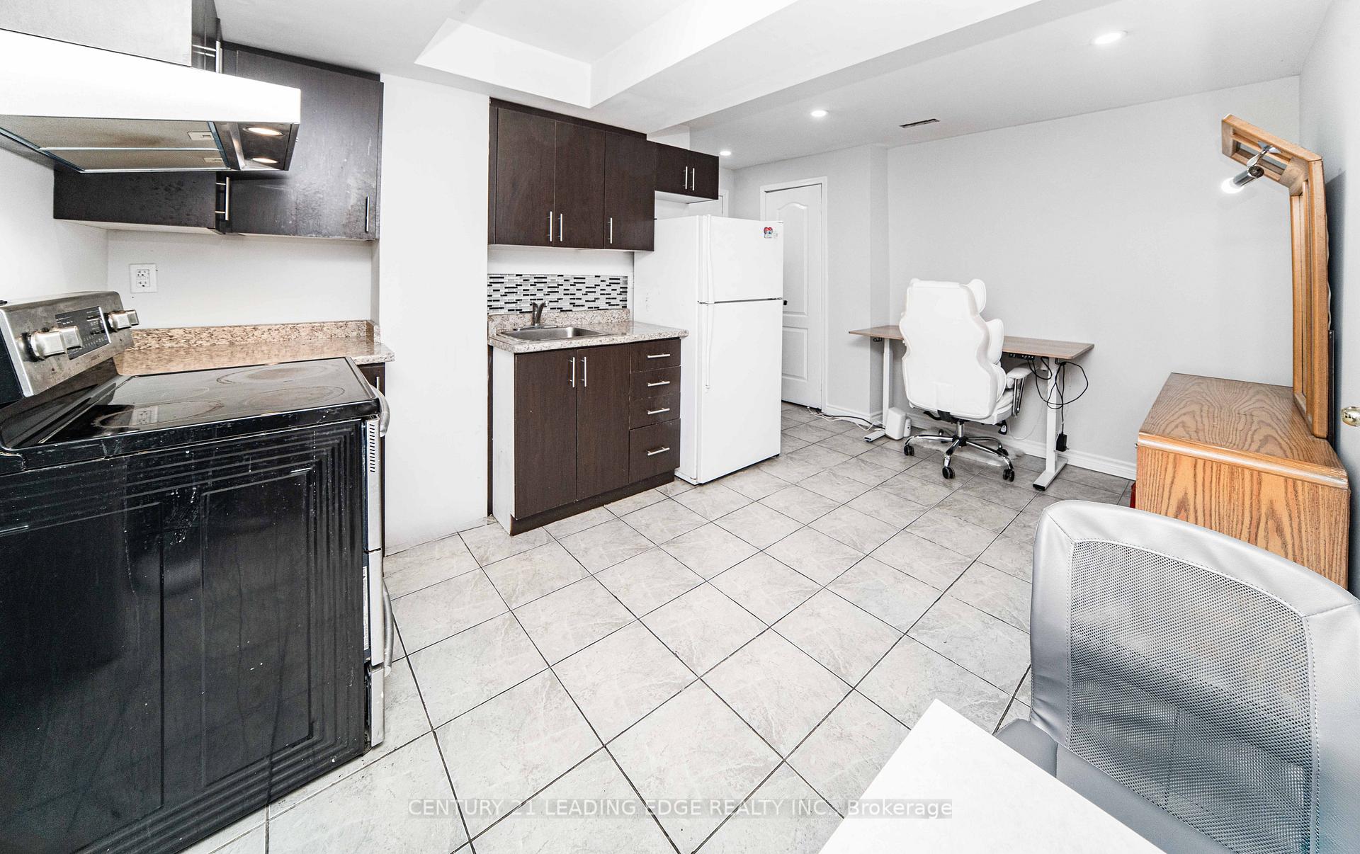 Photo 4 of 81 Rushmore Court, Markham, Rouge River Estates — HOMEH