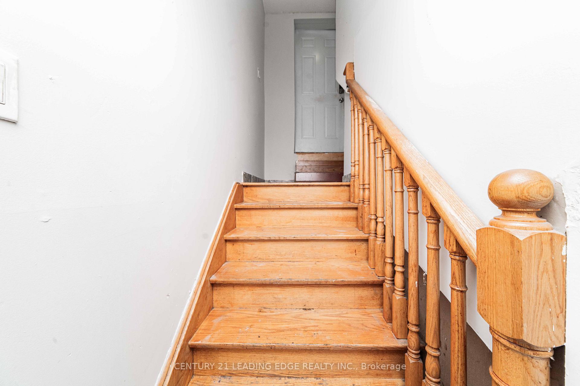 Photo 7 of 81 Rushmore Court, Markham, Rouge River Estates — HOMEH