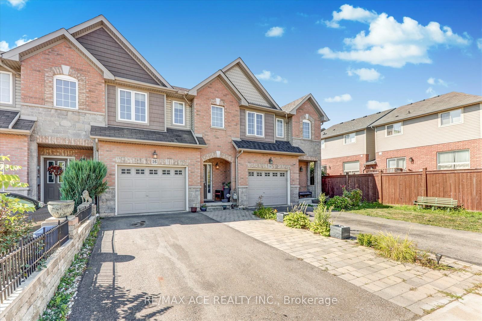 Photo 3 of 16 Palacebeach Trail, Hamilton, Stoney Creek — HOMEH