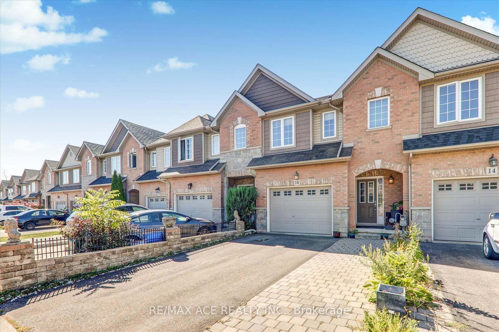 Photo 4 of 16 Palacebeach Trail, Hamilton, Stoney Creek — HOMEH