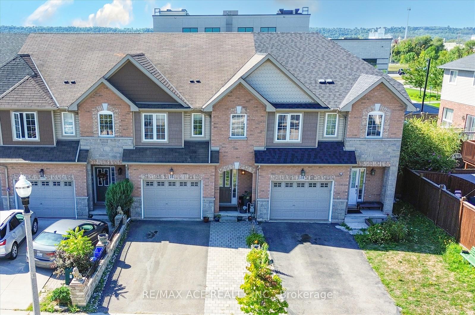 Photo 6 of 16 Palacebeach Trail, Hamilton, Stoney Creek — HOMEH