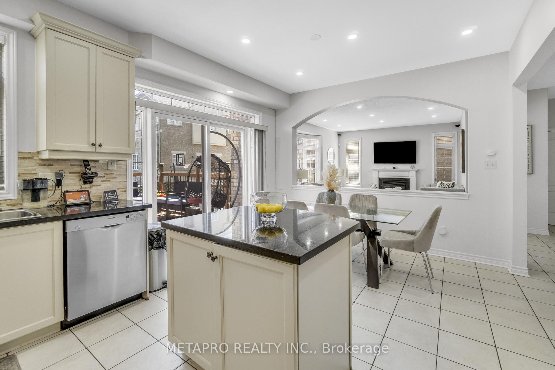 Photo 33 of 20 Templeton Court, Brampton, Bram East — HOMEH