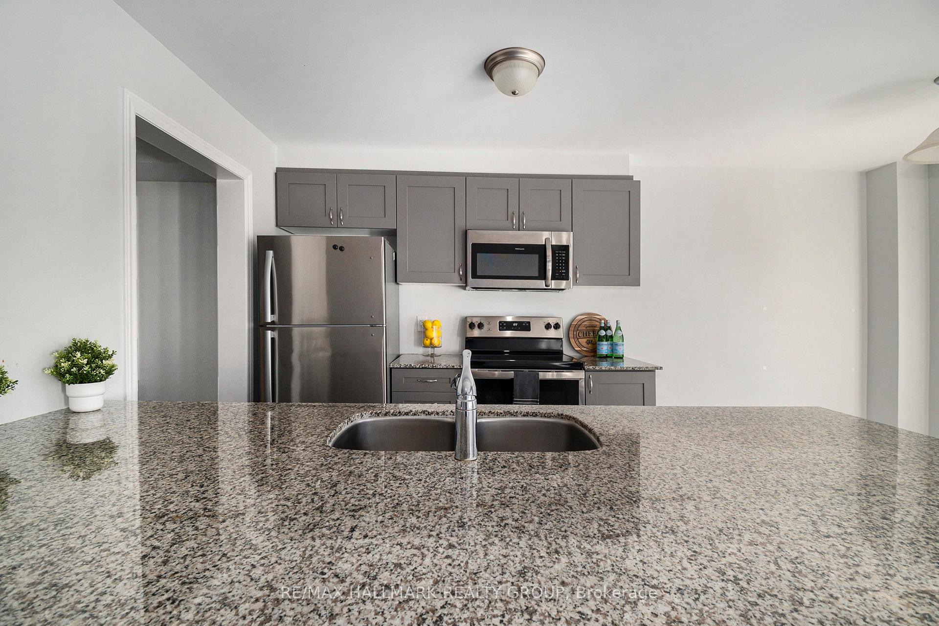 Photo 8 of 106 Helenium Lane, Ottawa, Avalon West — HOMEH