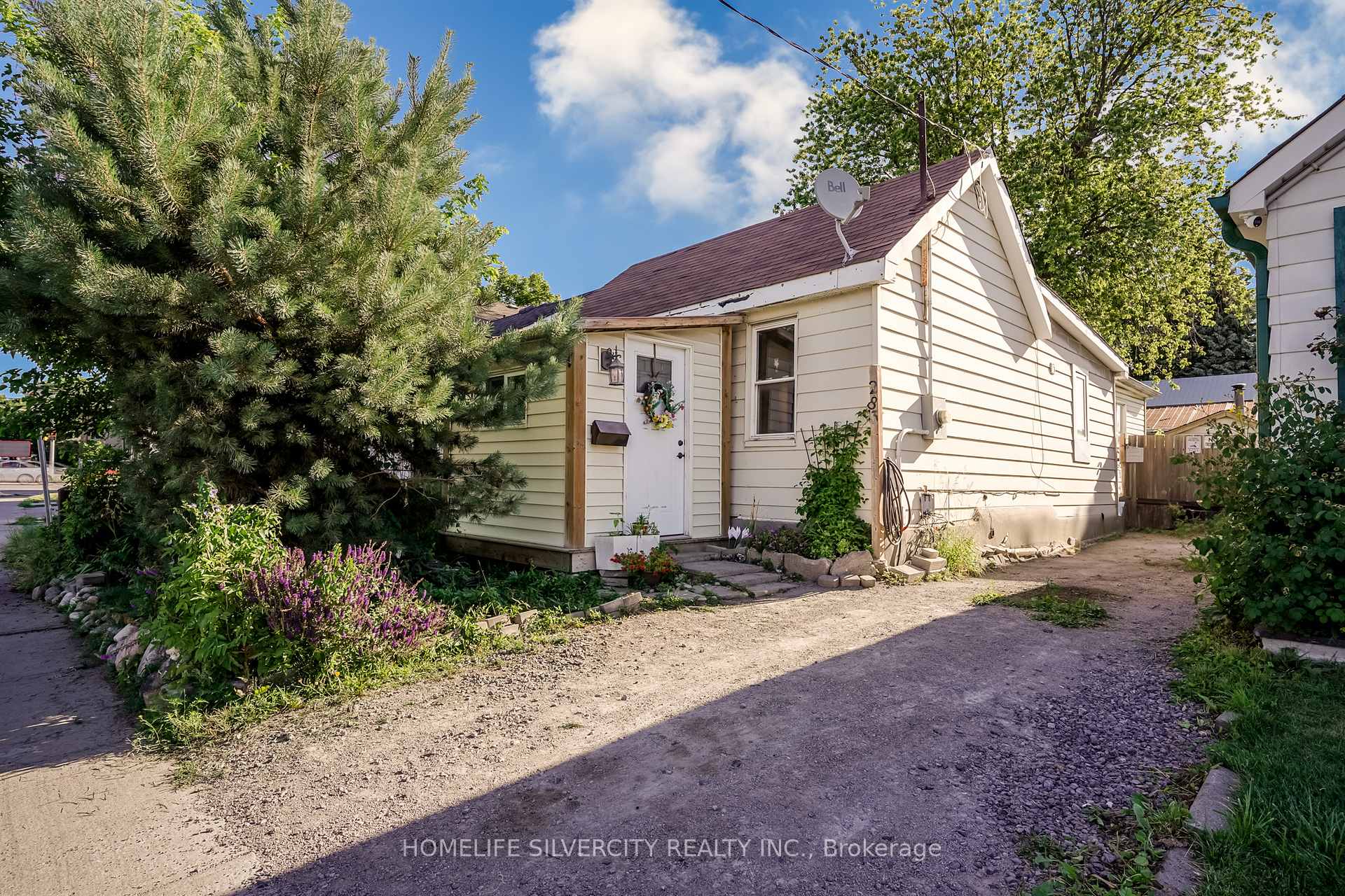 Front of 283 Park Road S