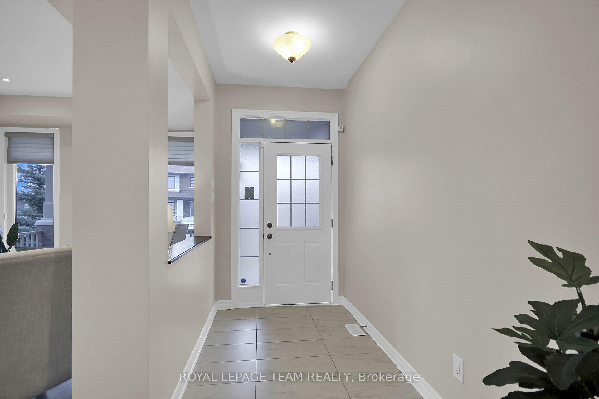 Photo 3 of 300 Rosina Way, Ottawa, Riverside South/Gloucester Glen — HOMEH