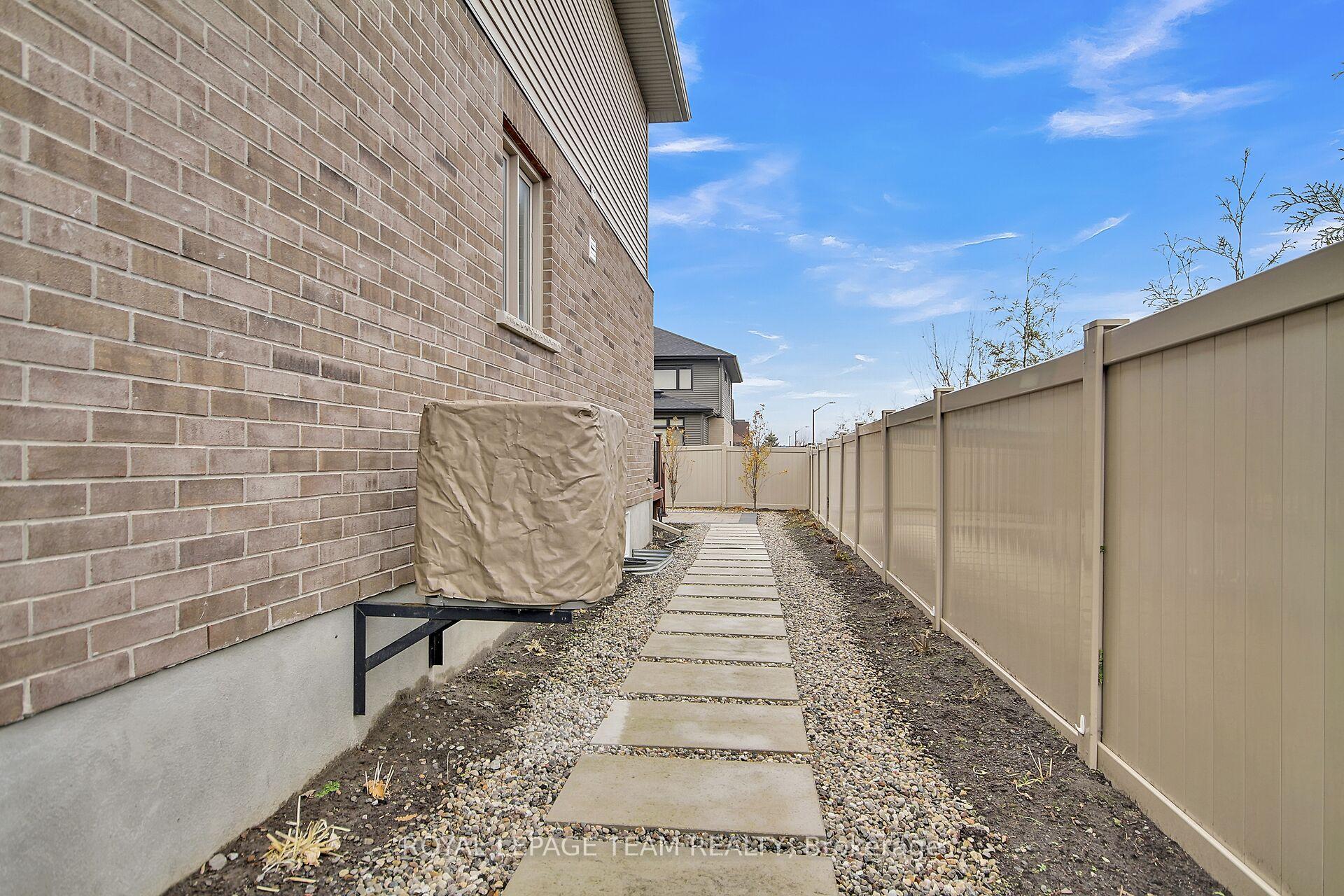 Photo 38 of 300 Rosina Way, Ottawa, Riverside South/Gloucester Glen — HOMEH