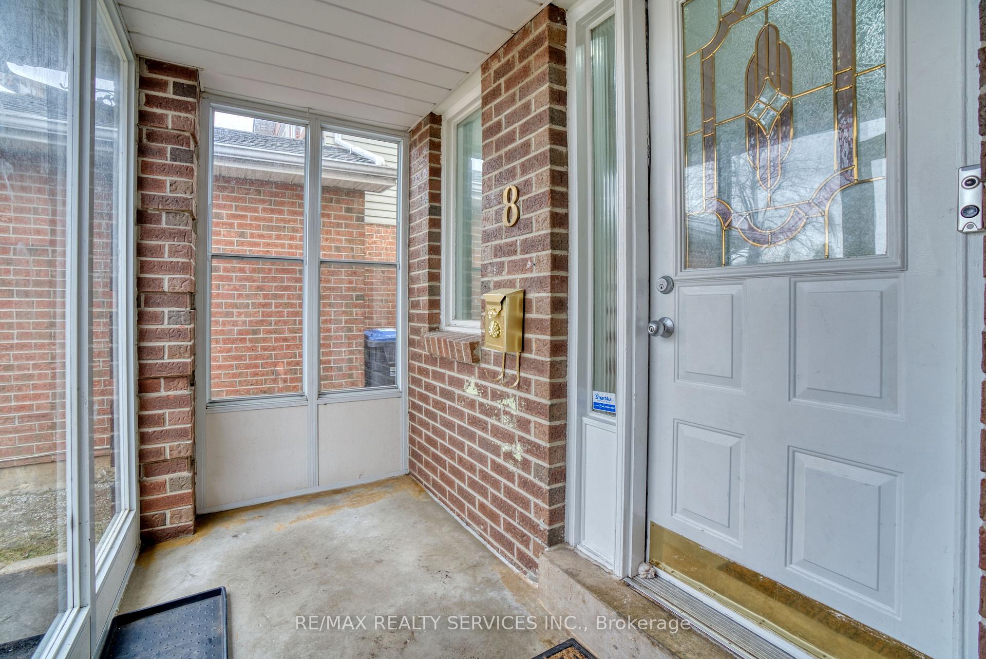 Photo 10 of 8 Luminous Court, Brampton, Heart Lake West — HOMEH
