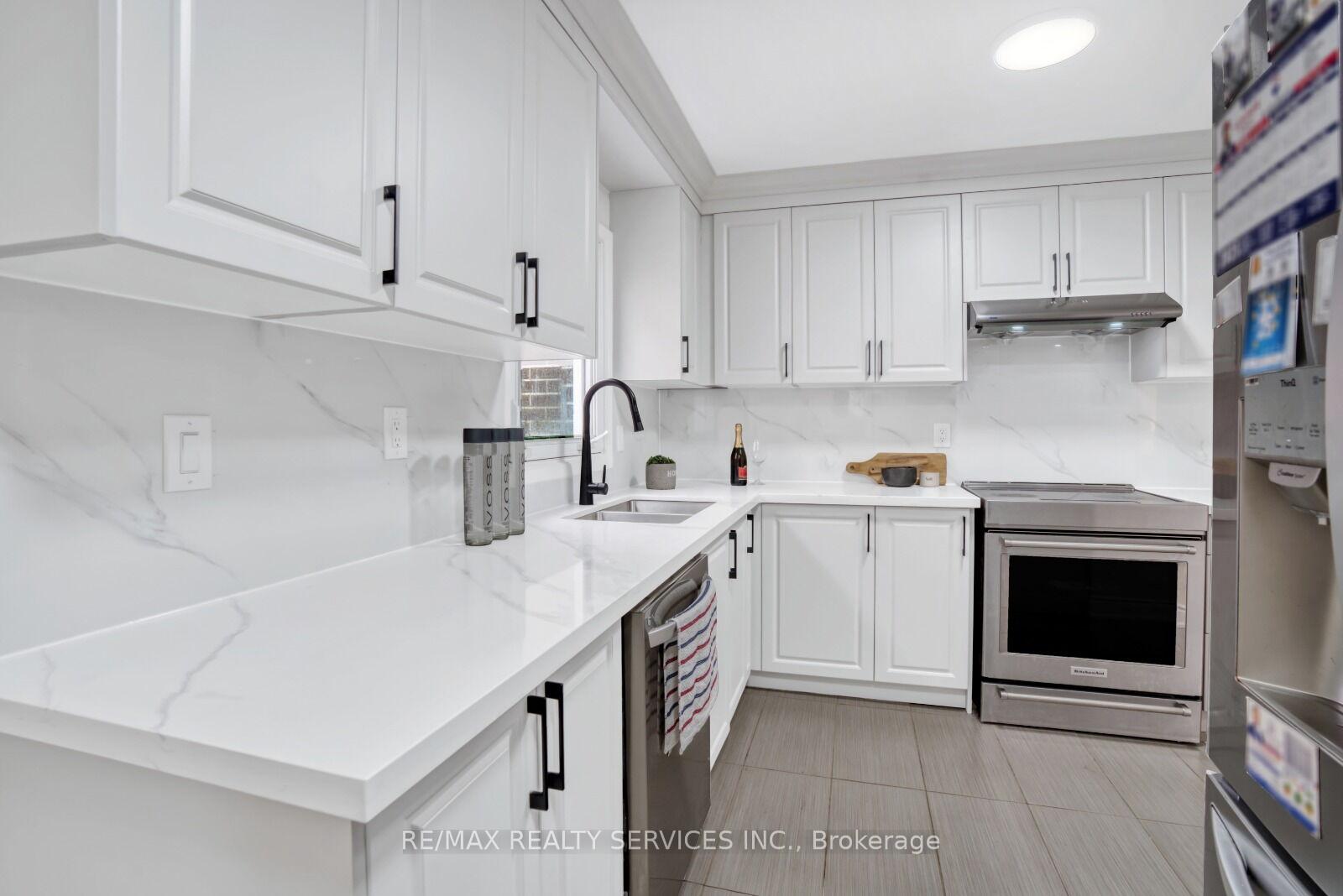 Photo 9 of 8 Luminous Court, Brampton, Heart Lake West — HOMEH