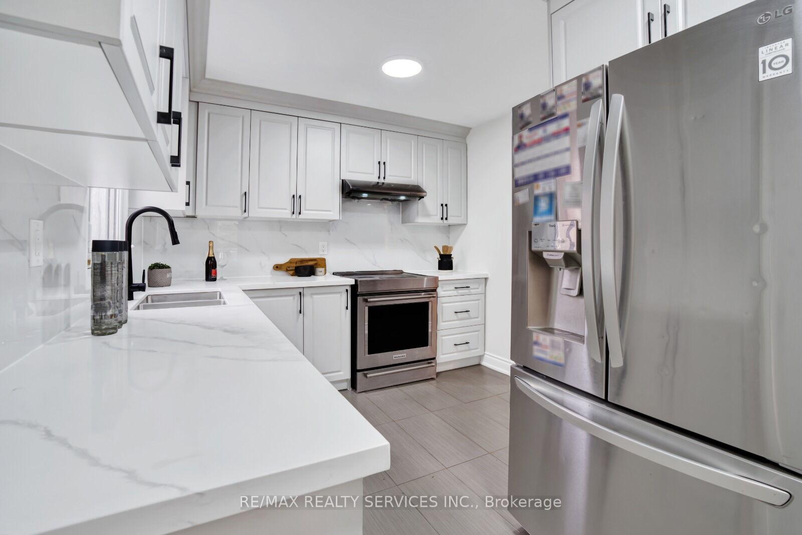 Photo 4 of 8 Luminous Court, Brampton, Heart Lake West — HOMEH
