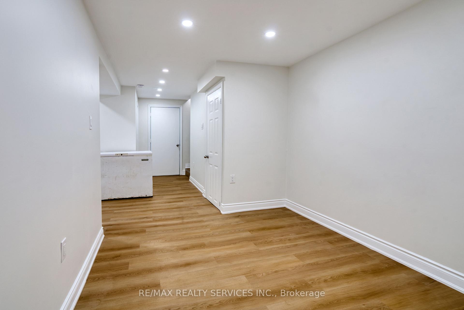 Photo 22 of 8 Luminous Court, Brampton, Heart Lake West — HOMEH