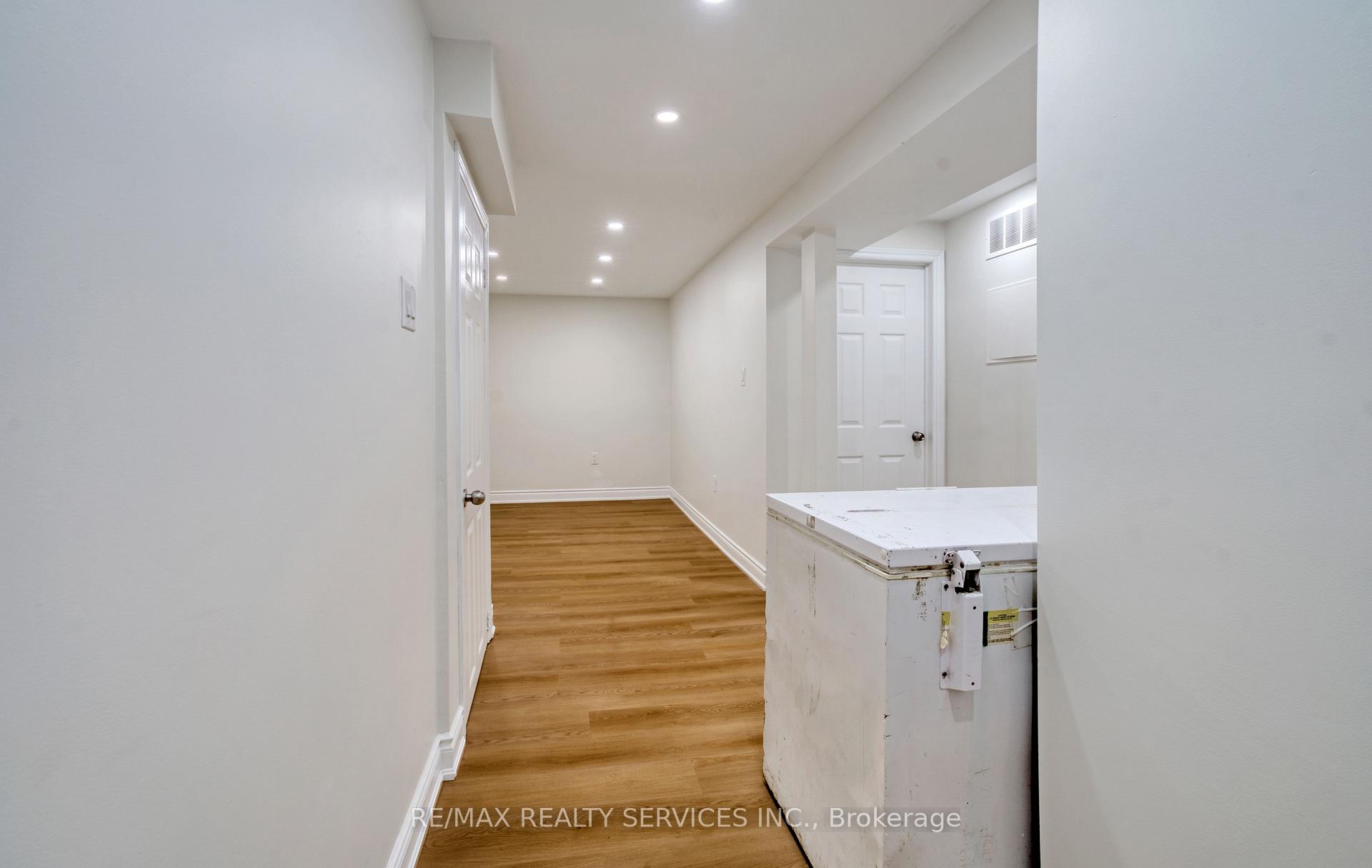 Photo 24 of 8 Luminous Court, Brampton, Heart Lake West — HOMEH