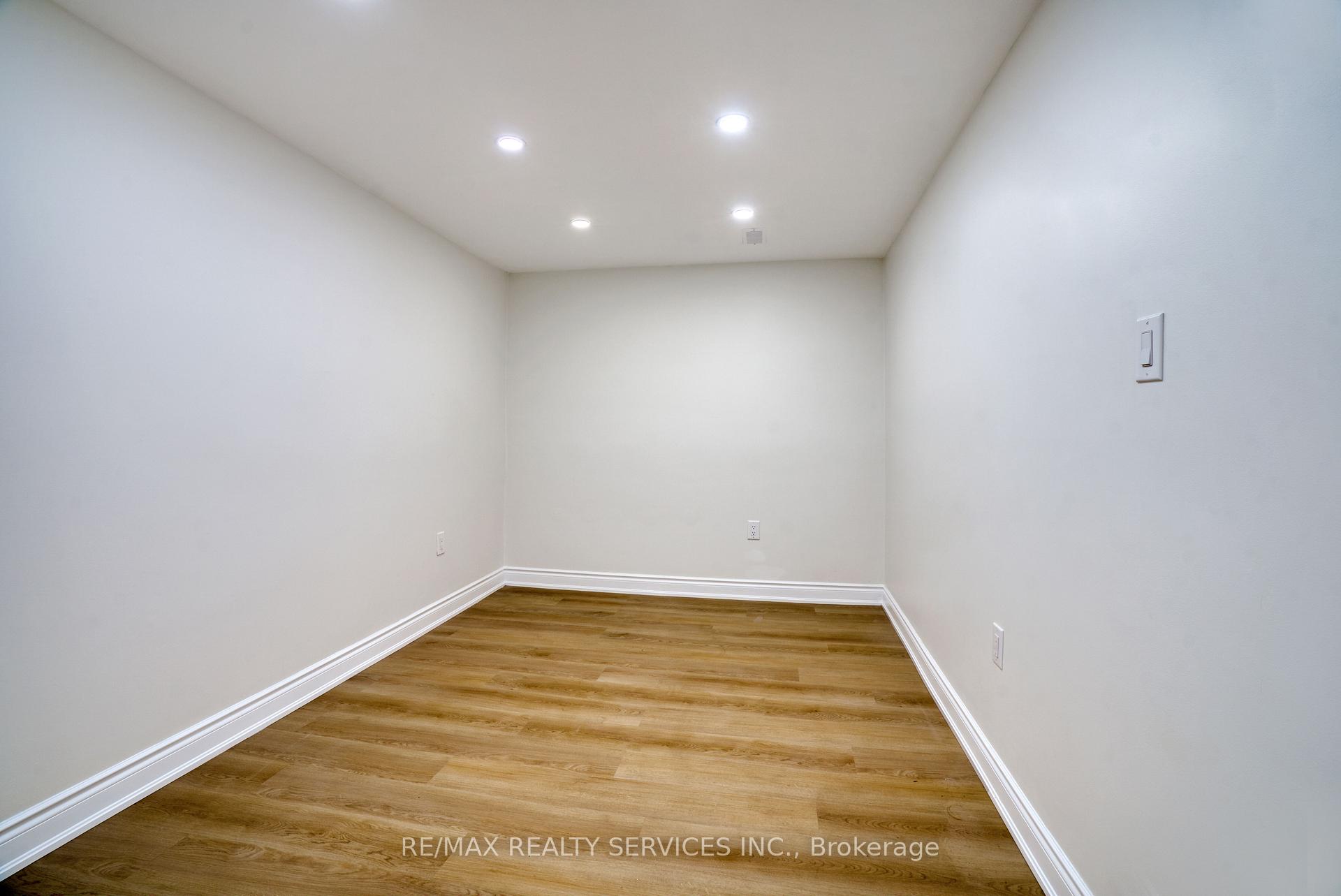 Photo 43 of 8 Luminous Court, Brampton, Heart Lake West — HOMEH