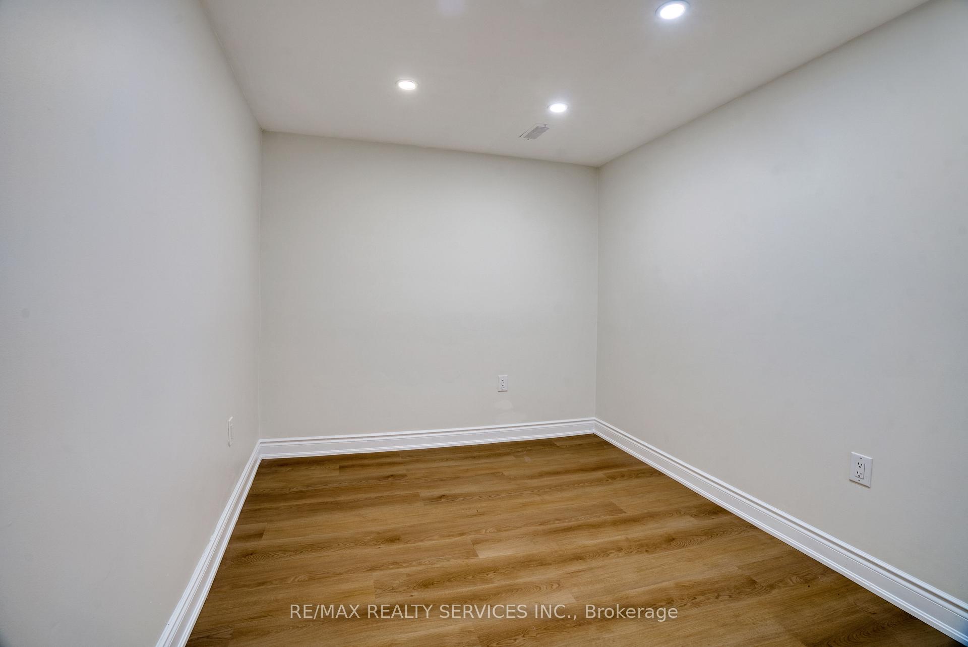 Photo 41 of 8 Luminous Court, Brampton, Heart Lake West — HOMEH