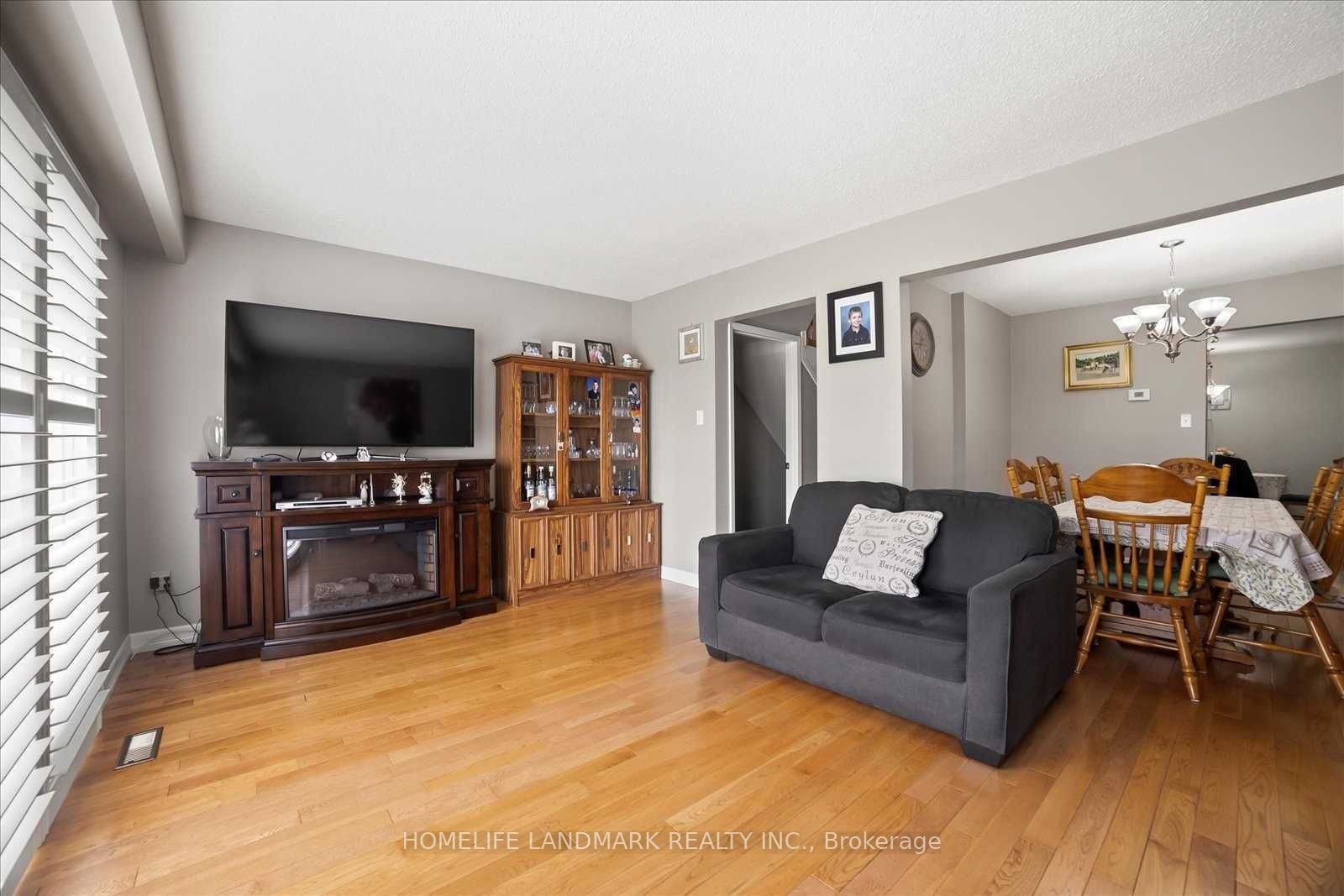 Photo 8 of 72 Rakewood Crescent, Scarborough, L'Amoreaux — HOMEH