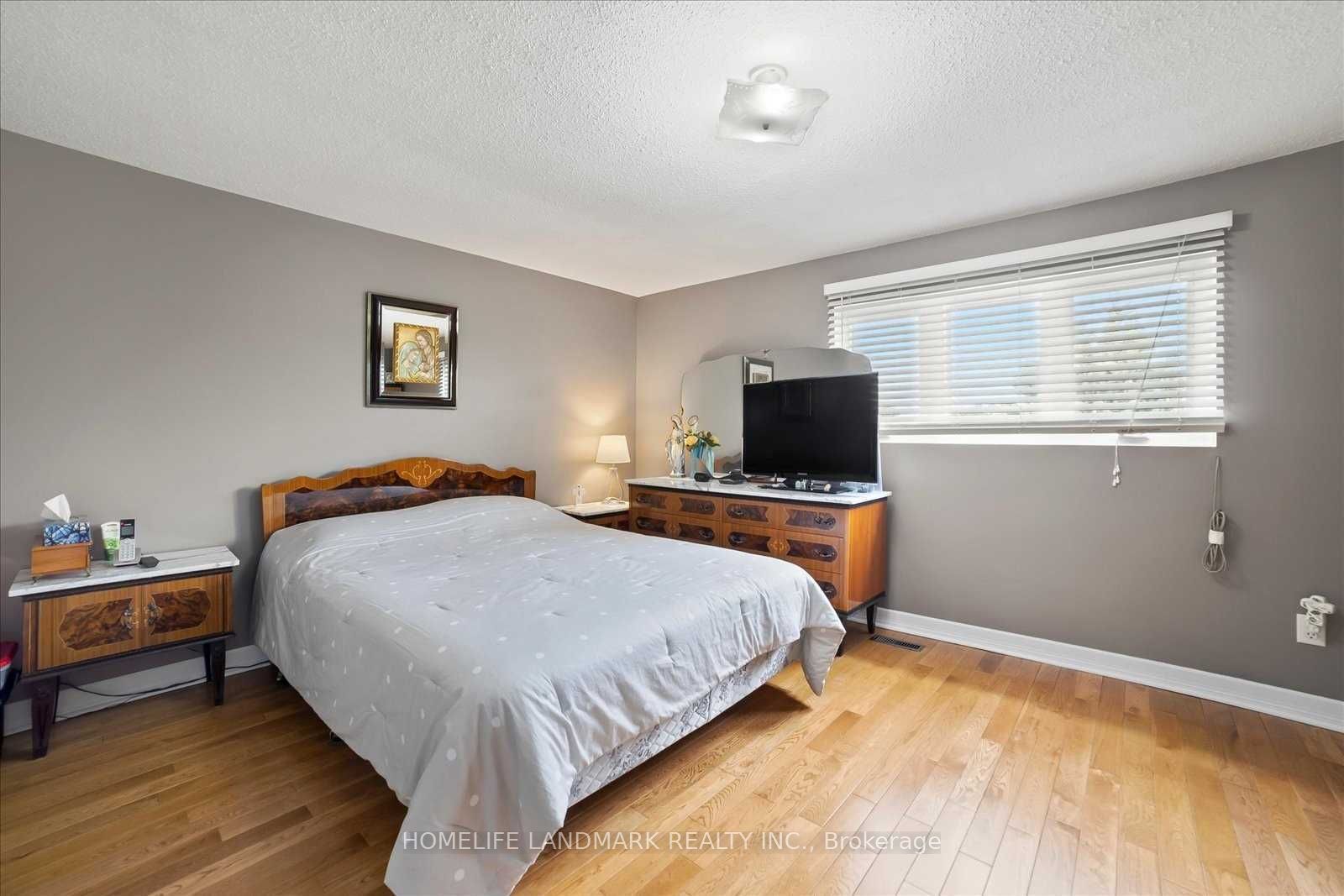 Photo 9 of 72 Rakewood Crescent, Scarborough, L'Amoreaux — HOMEH