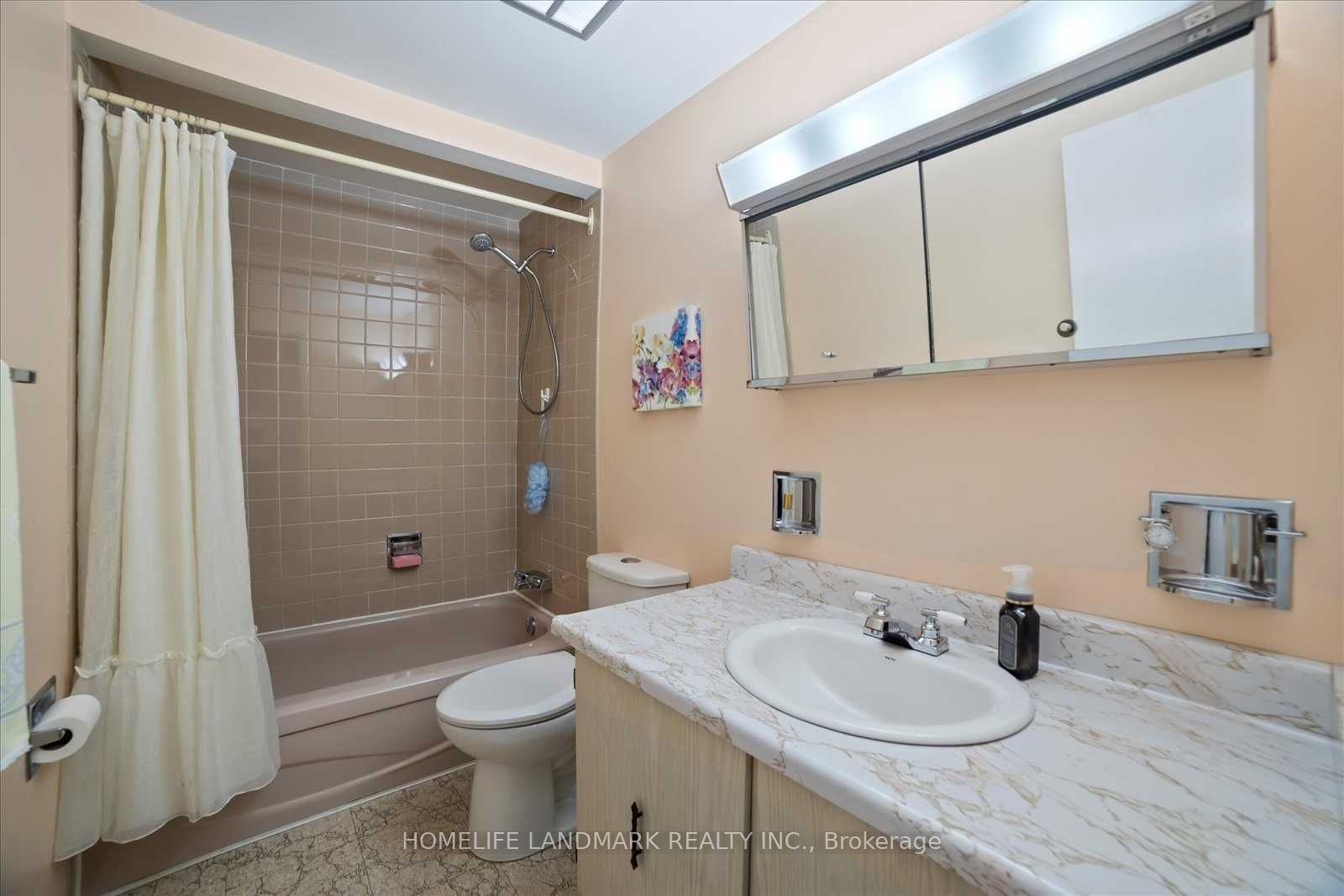Photo 10 of 72 Rakewood Crescent, Scarborough, L'Amoreaux — HOMEH