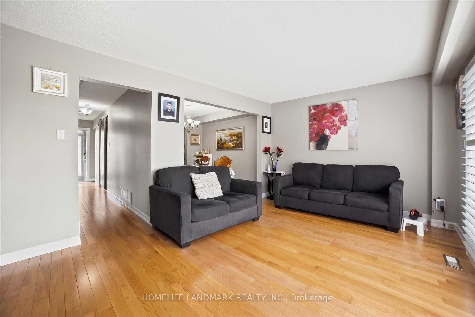 Photo 7 of 72 Rakewood Crescent, Scarborough, L'Amoreaux — HOMEH