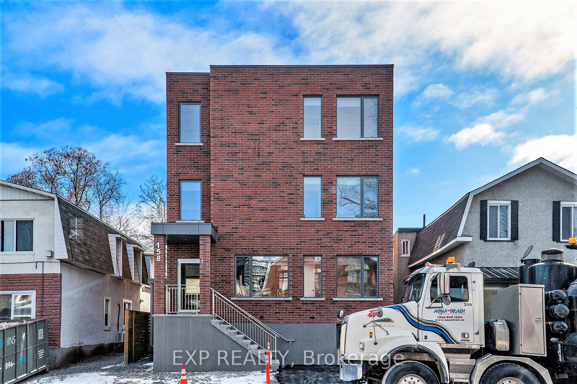 Front of Unit 7, 158 Laval Street