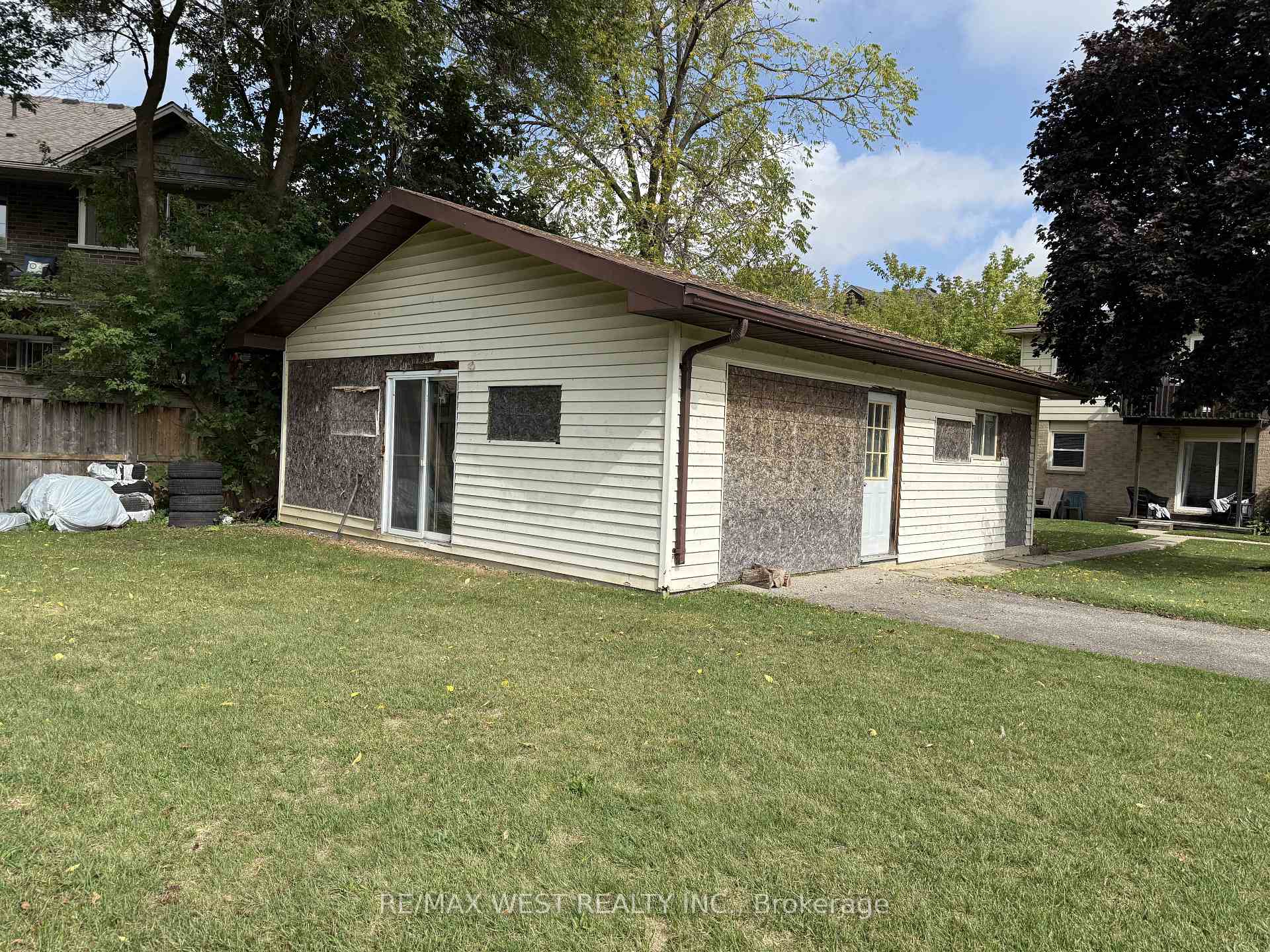 Photo 3 of 60 Willow Street, Brant, Paris — HOMEH